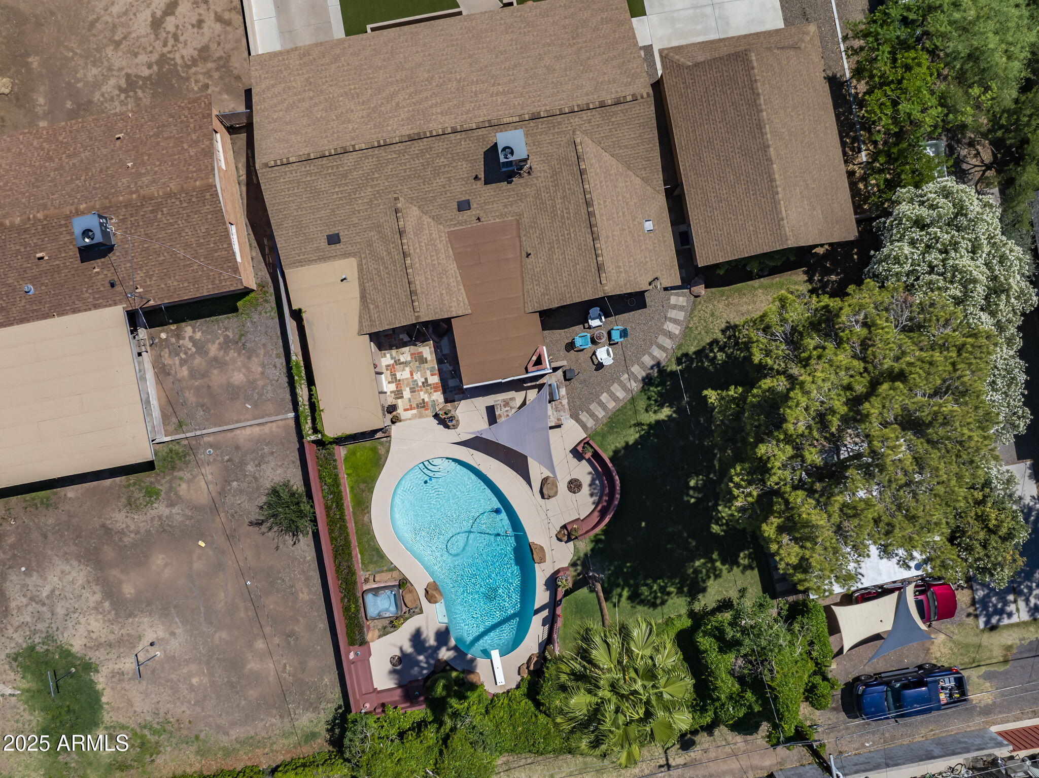 1640 E SOLANO Drive