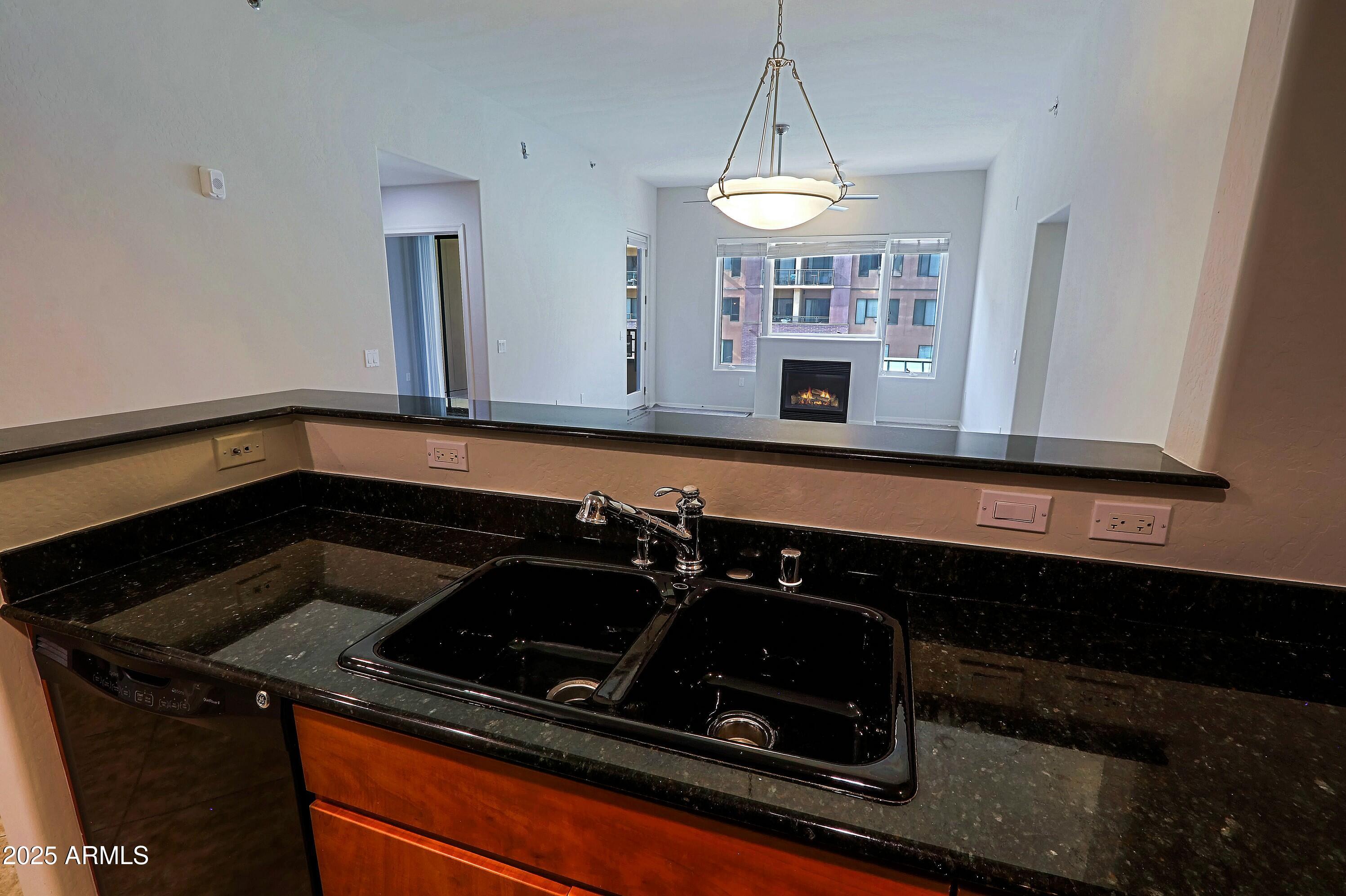 16 W ENCANTO Boulevard, 305