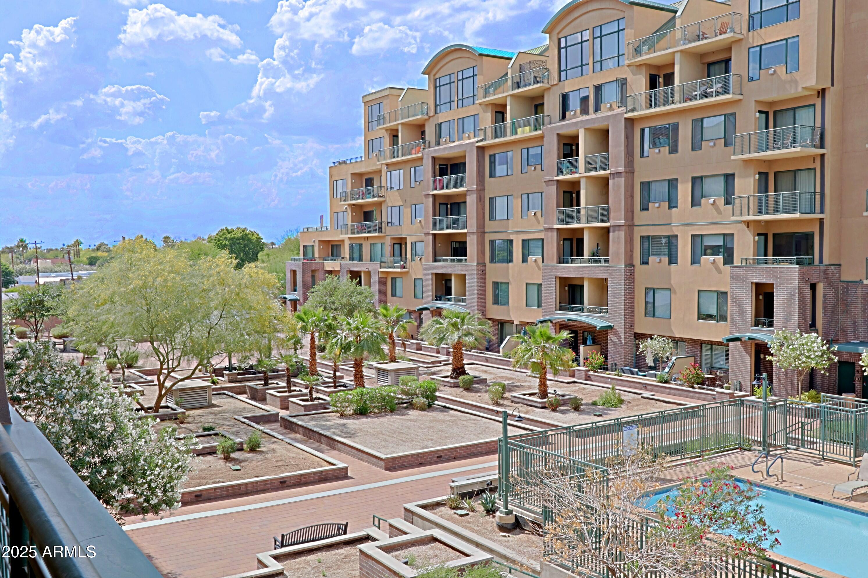 16 W ENCANTO Boulevard, 305