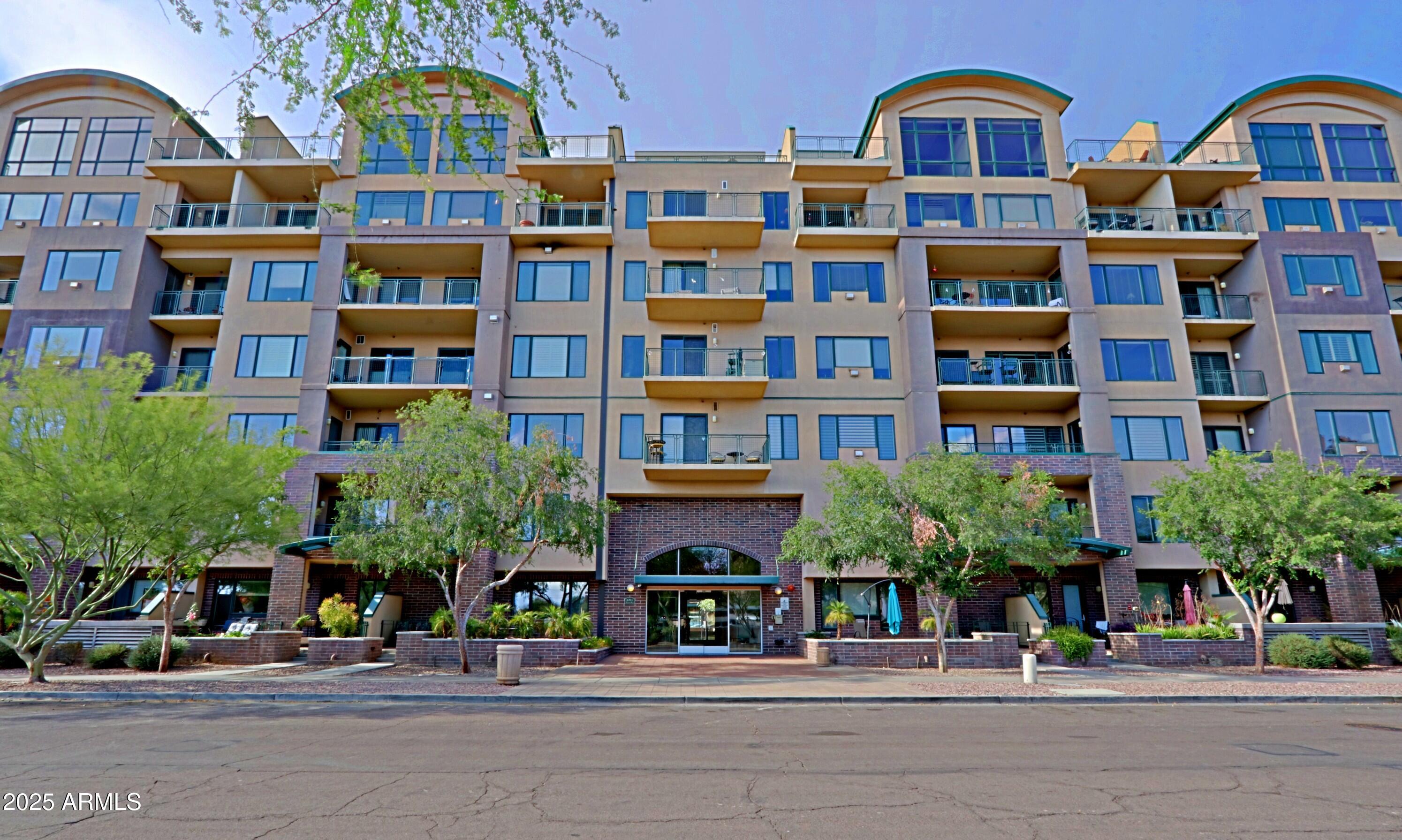 16 W ENCANTO Boulevard, 305