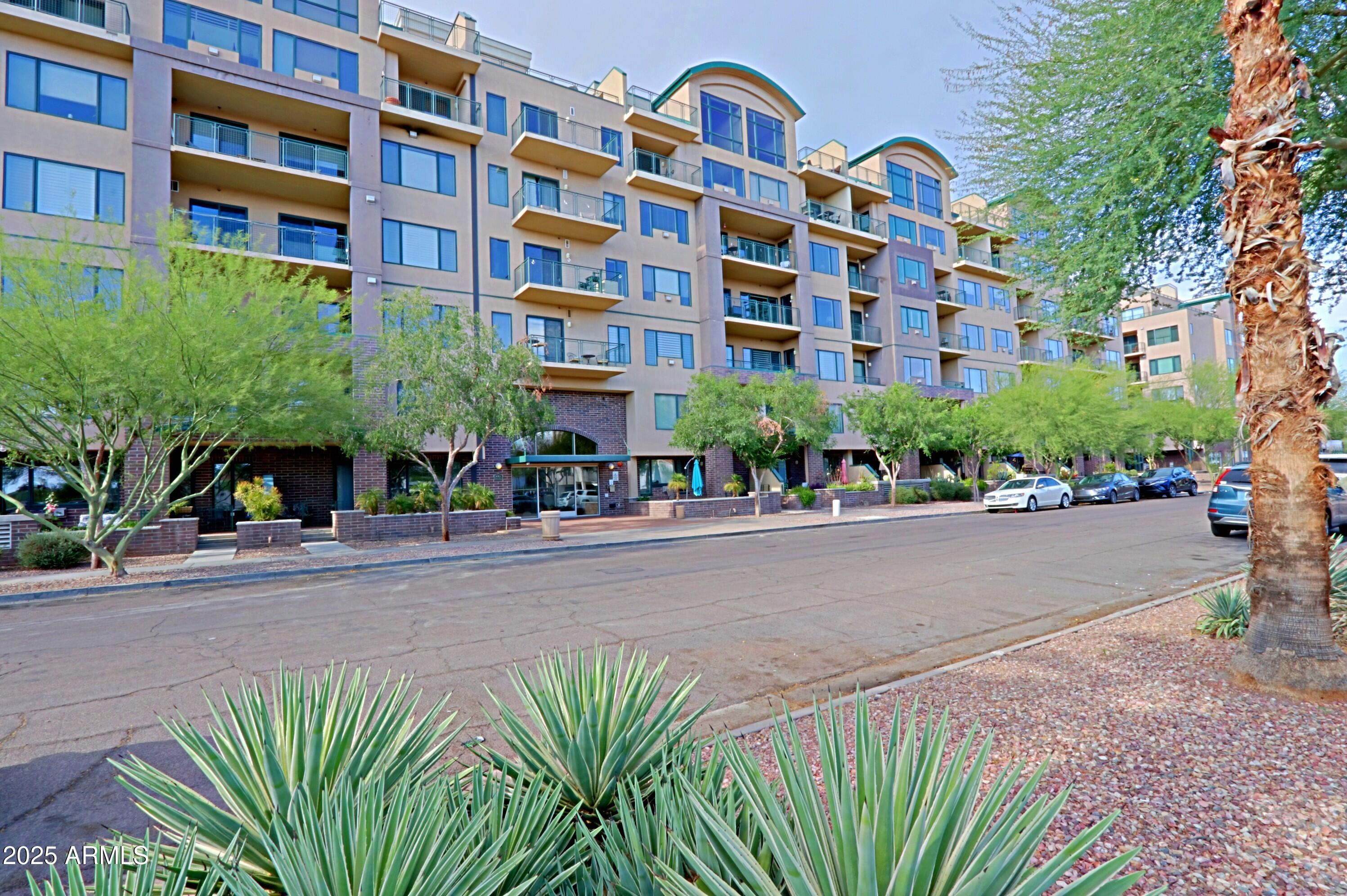 16 W ENCANTO Boulevard, 305