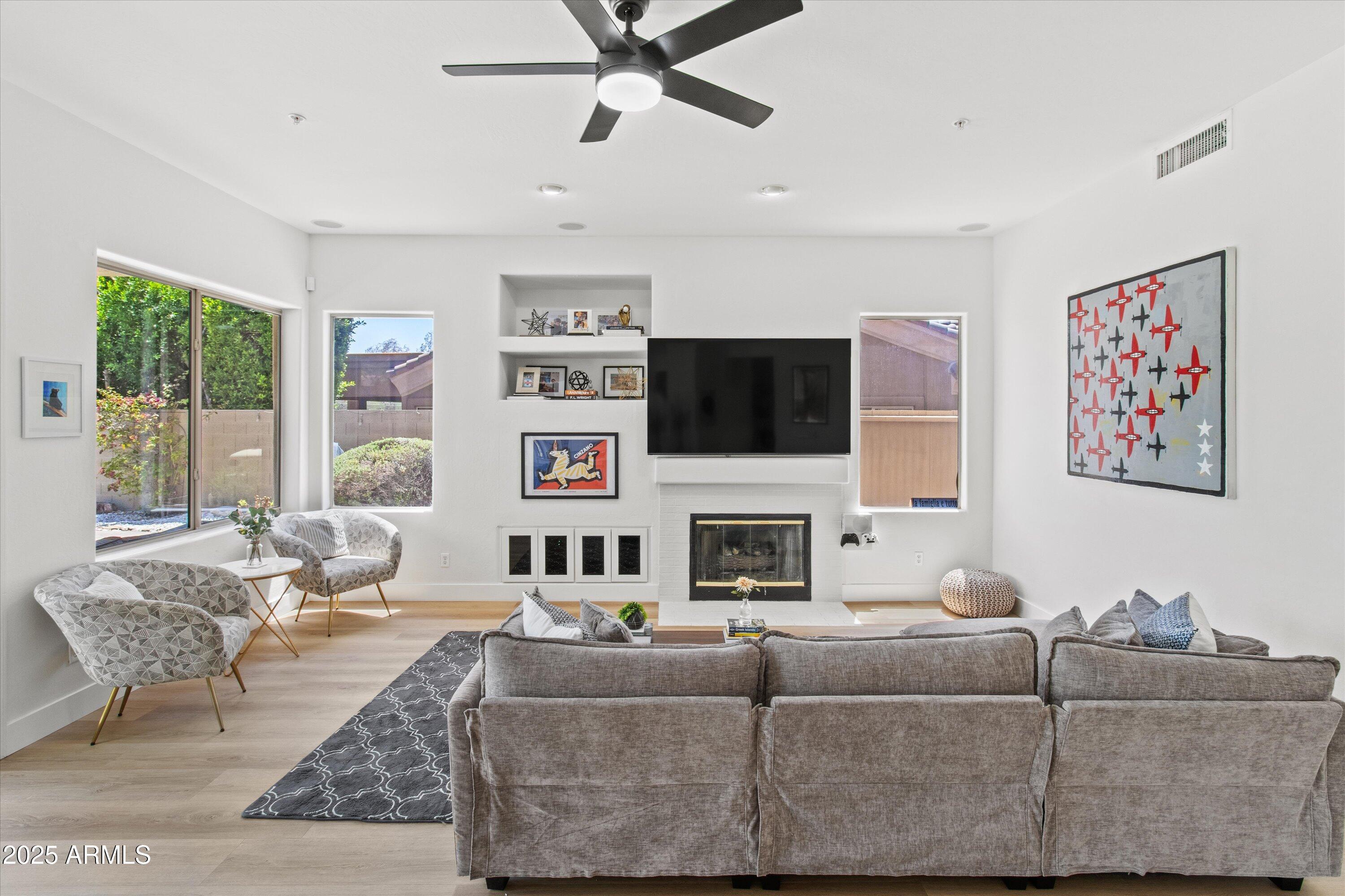 10415 E ROSEMARY Lane