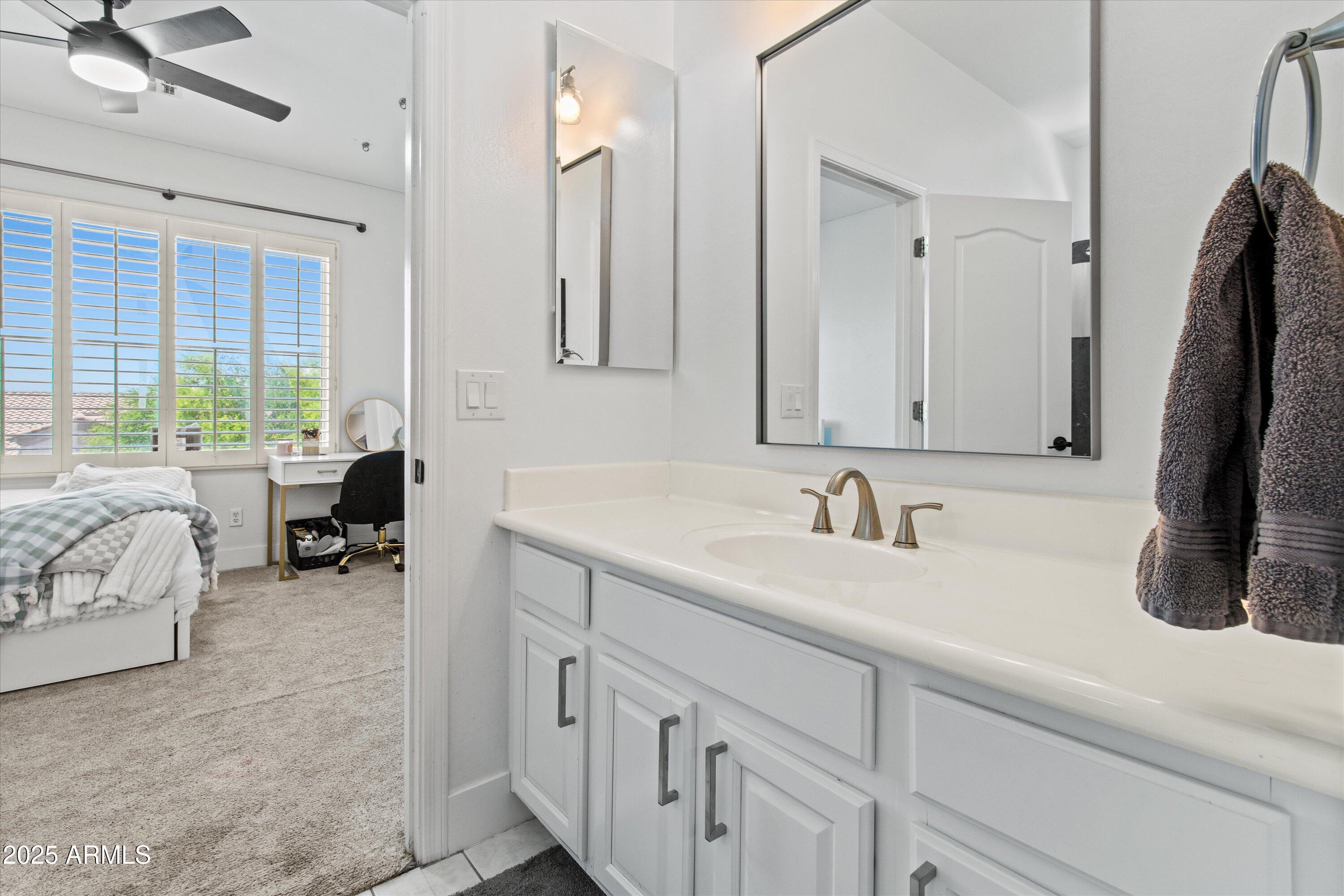 10415 E ROSEMARY Lane