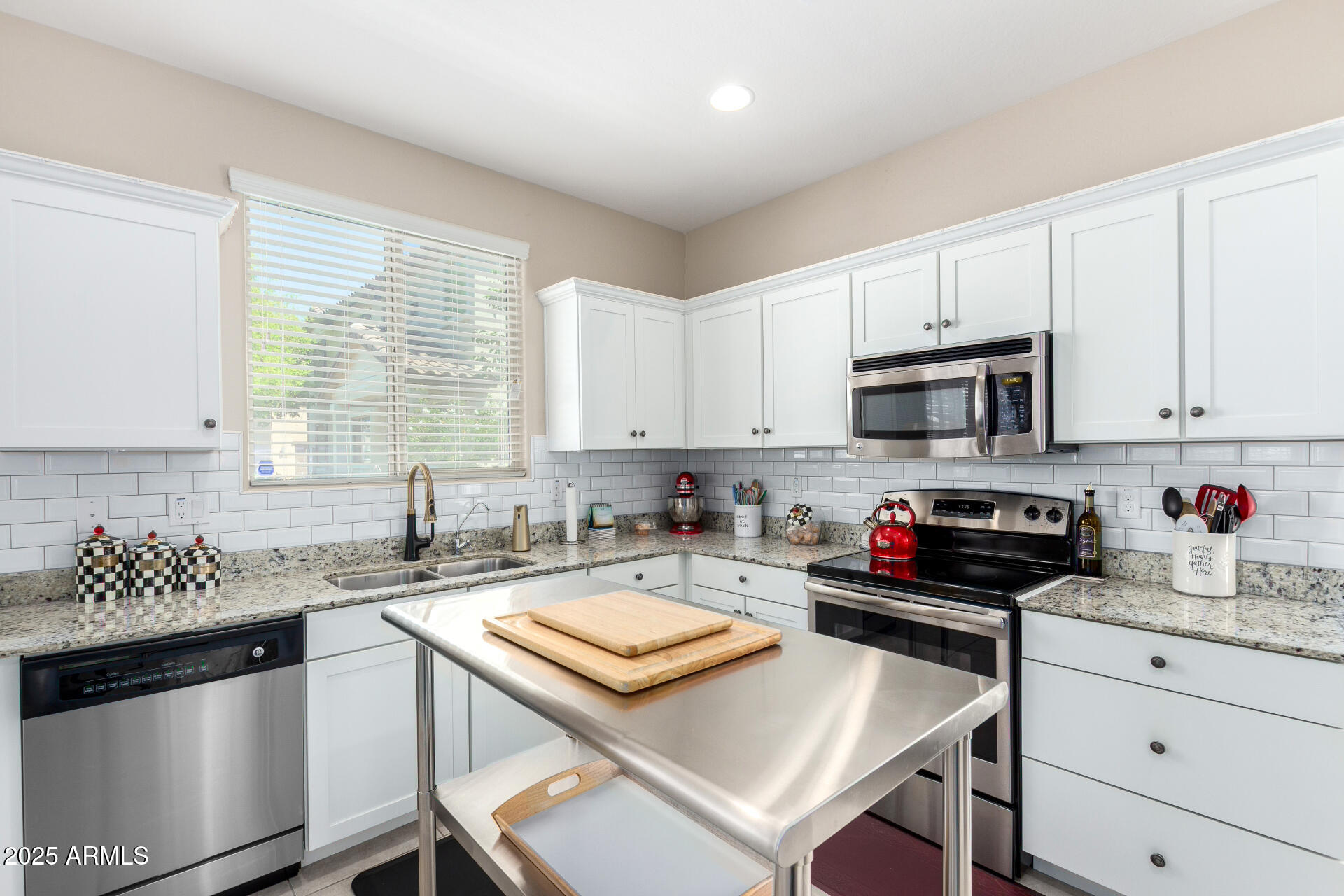 2543 N 73RD Drive