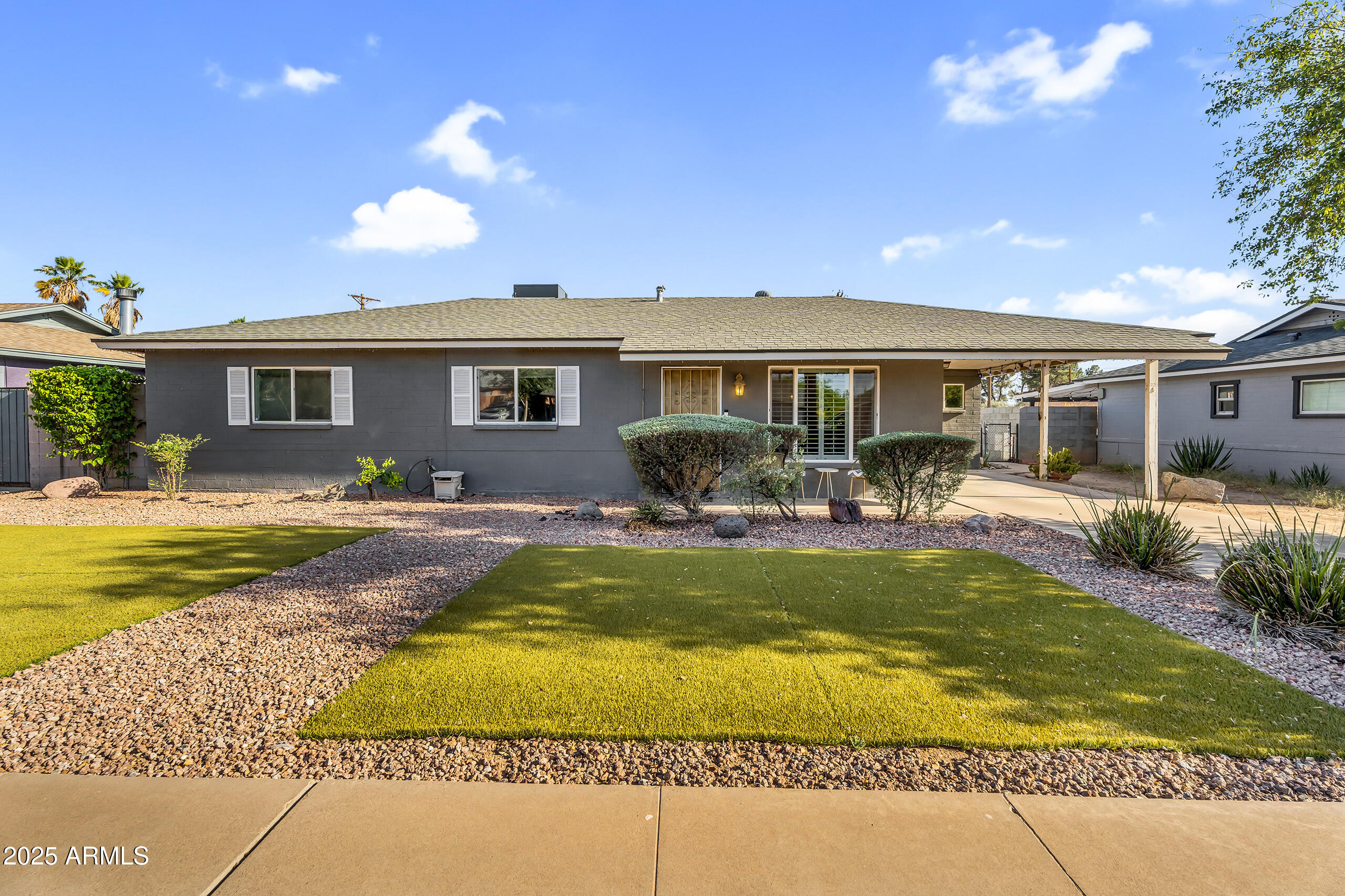 2715 E EDGEMONT Avenue