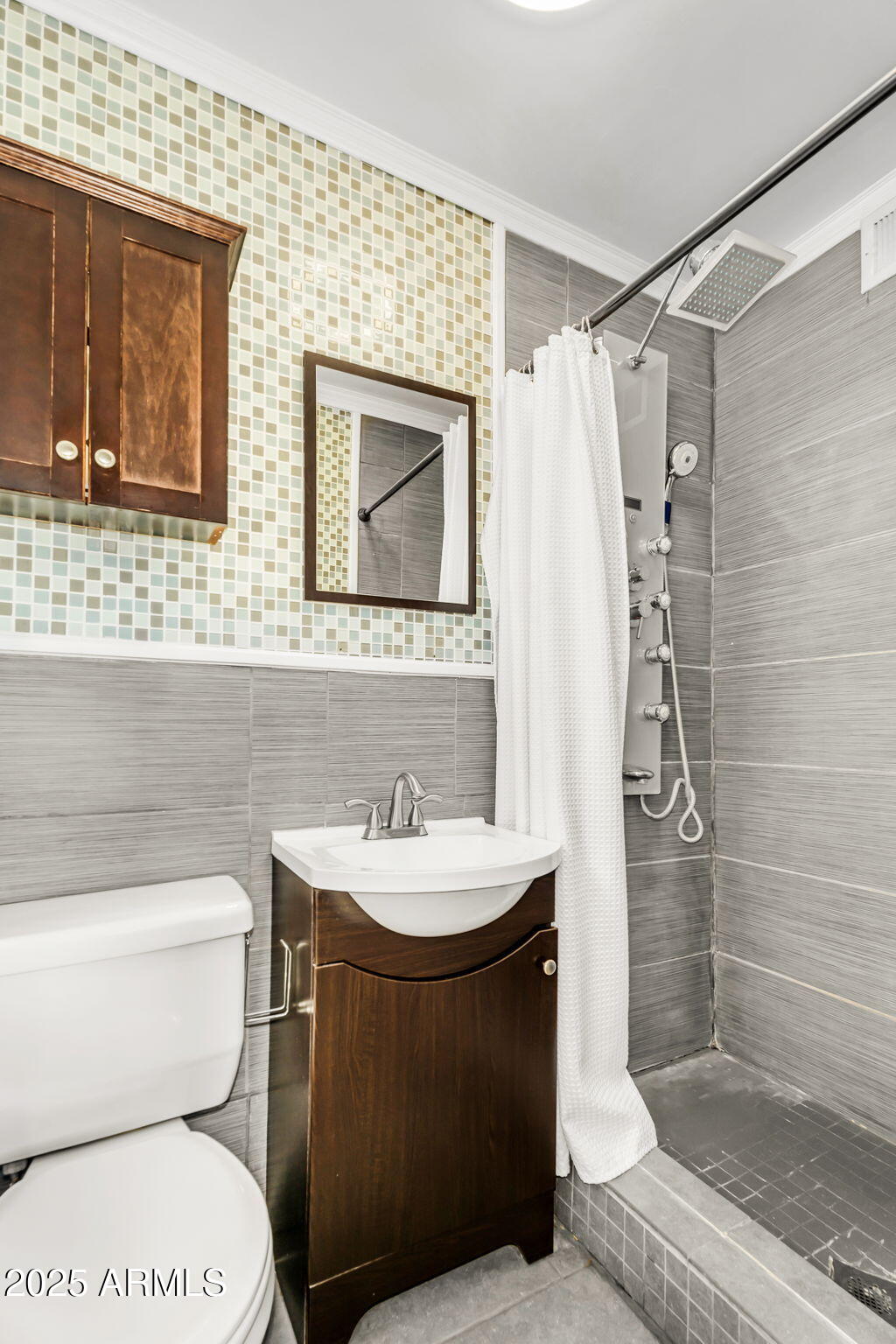 2715 E EDGEMONT Avenue