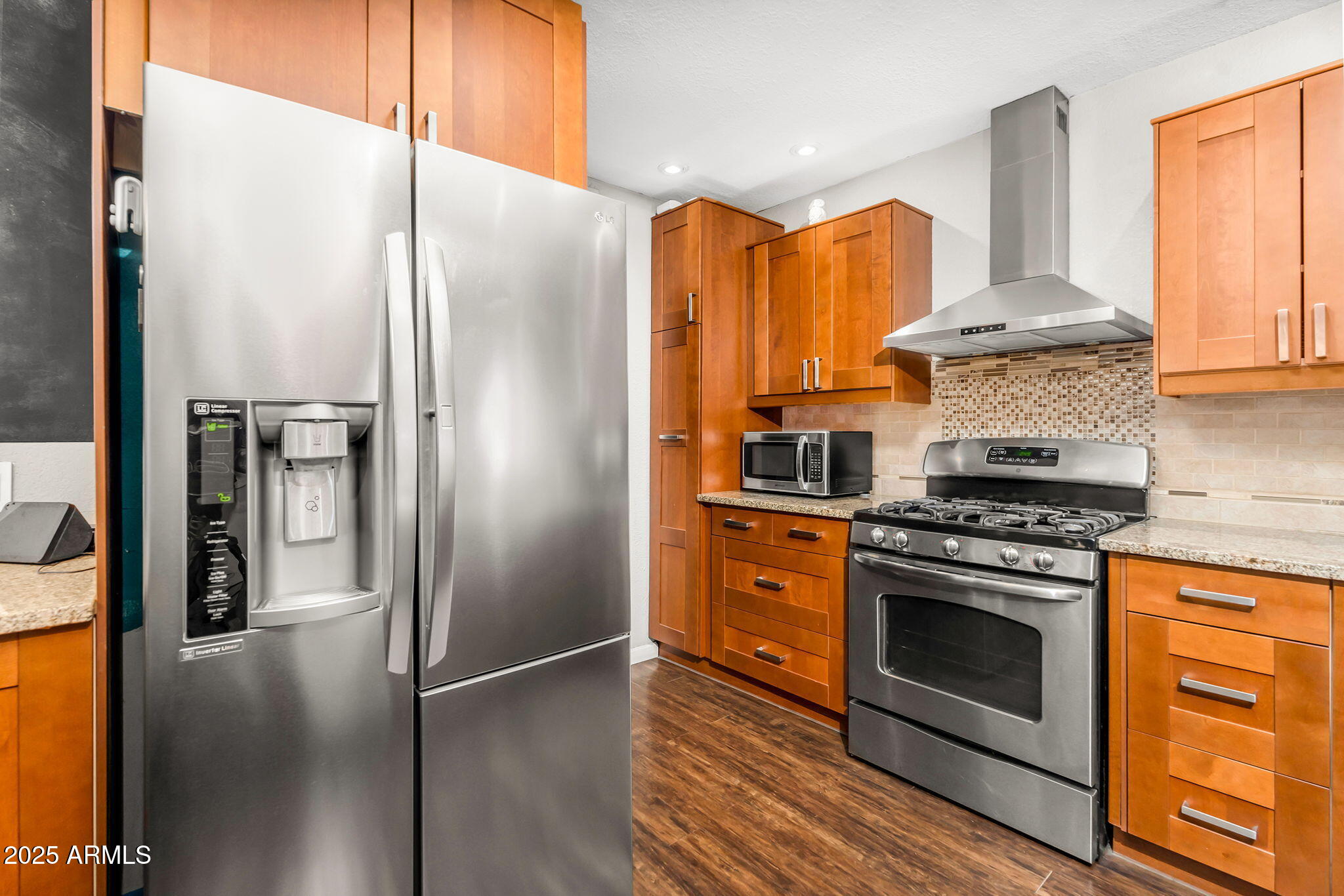 2715 E EDGEMONT Avenue