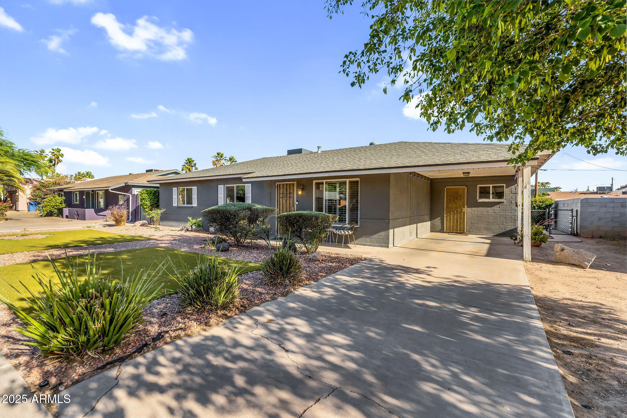 2715 E EDGEMONT Avenue