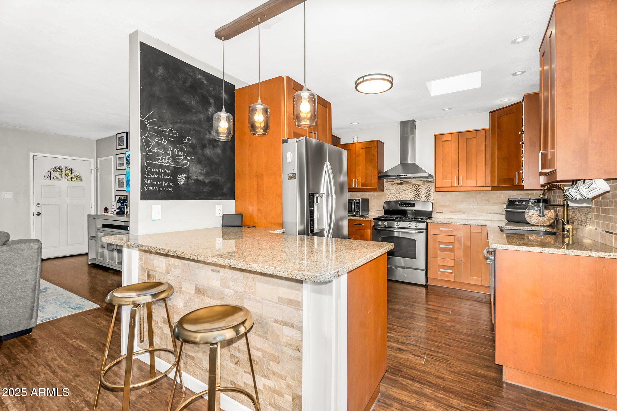 2715 E EDGEMONT Avenue