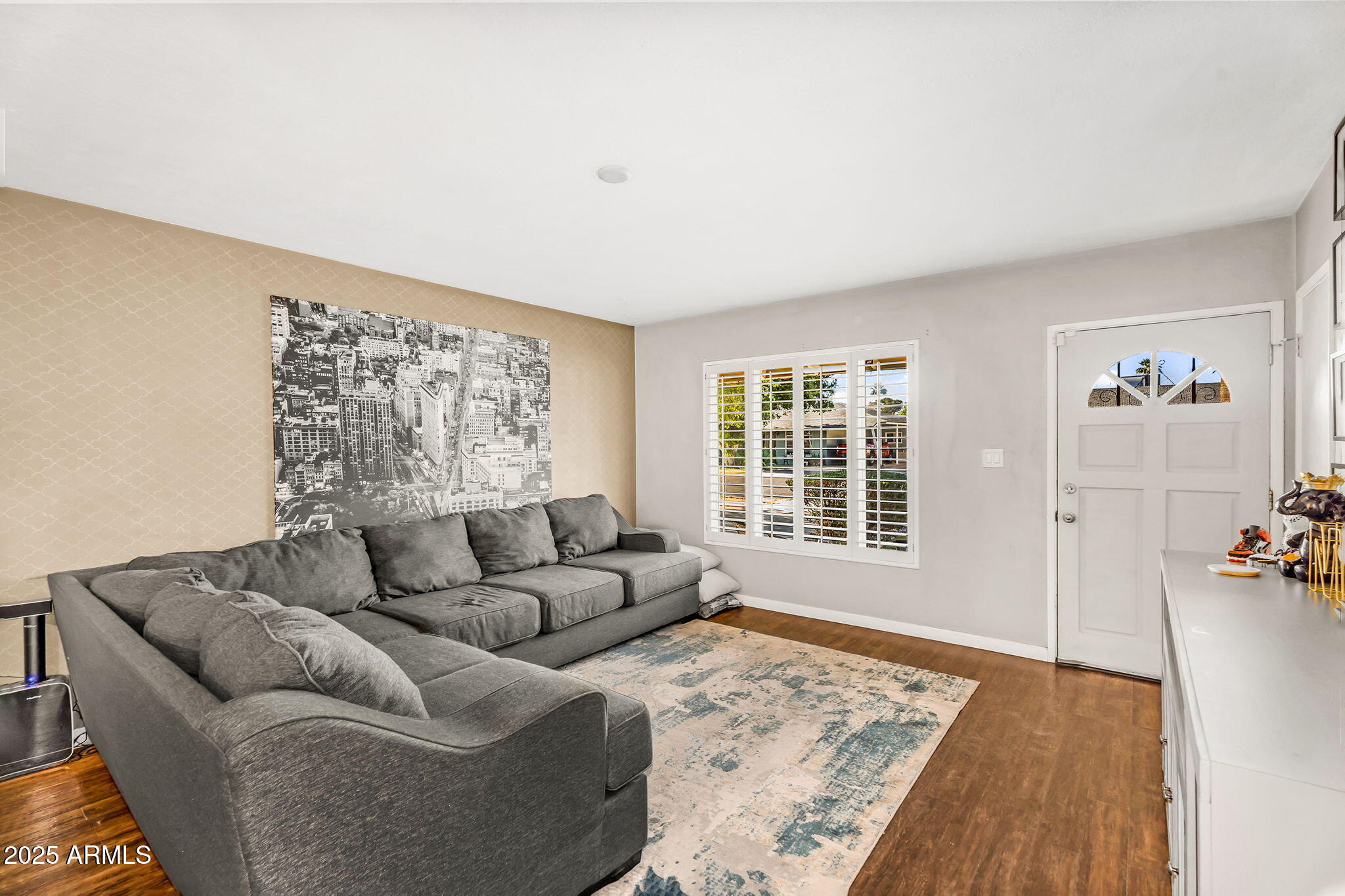 2715 E EDGEMONT Avenue