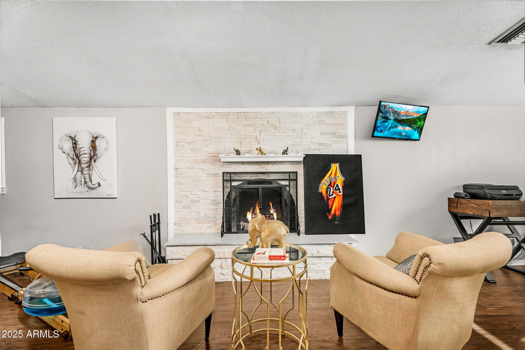 2715 E EDGEMONT Avenue