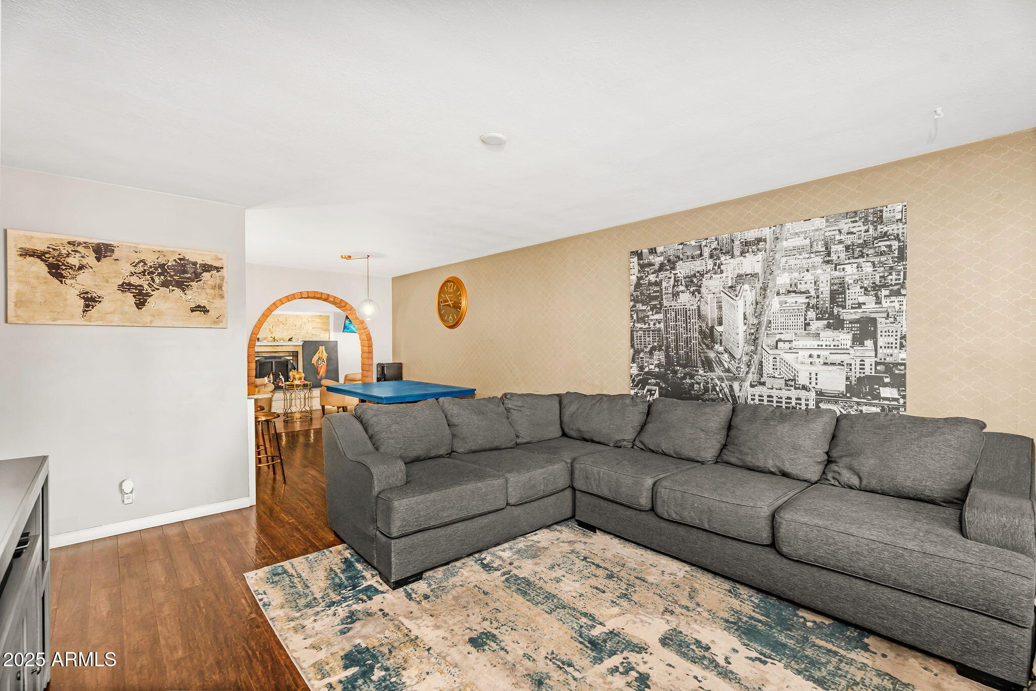 2715 E EDGEMONT Avenue