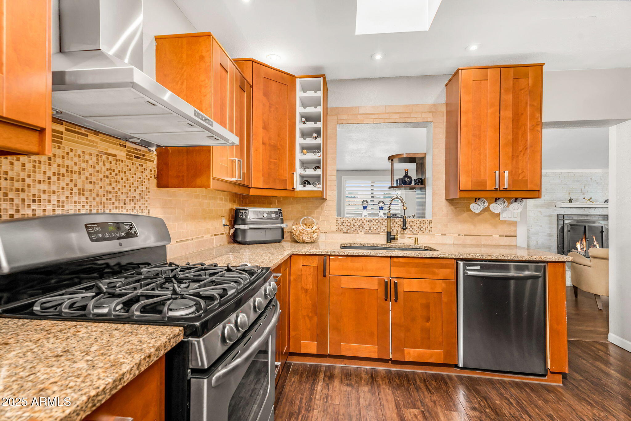 2715 E EDGEMONT Avenue