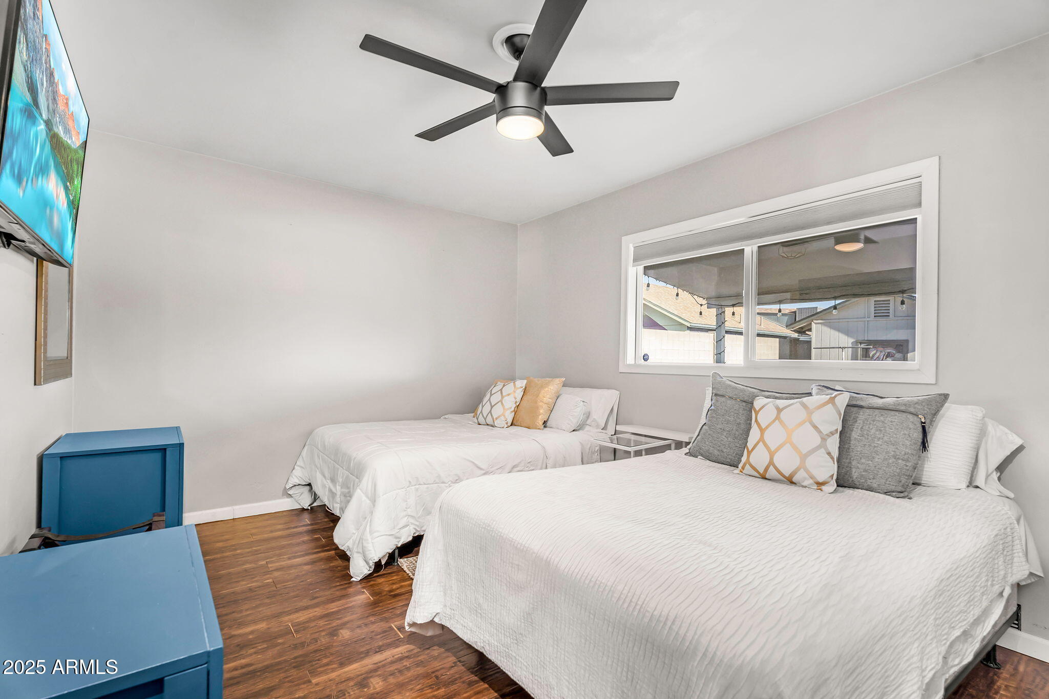 2715 E EDGEMONT Avenue