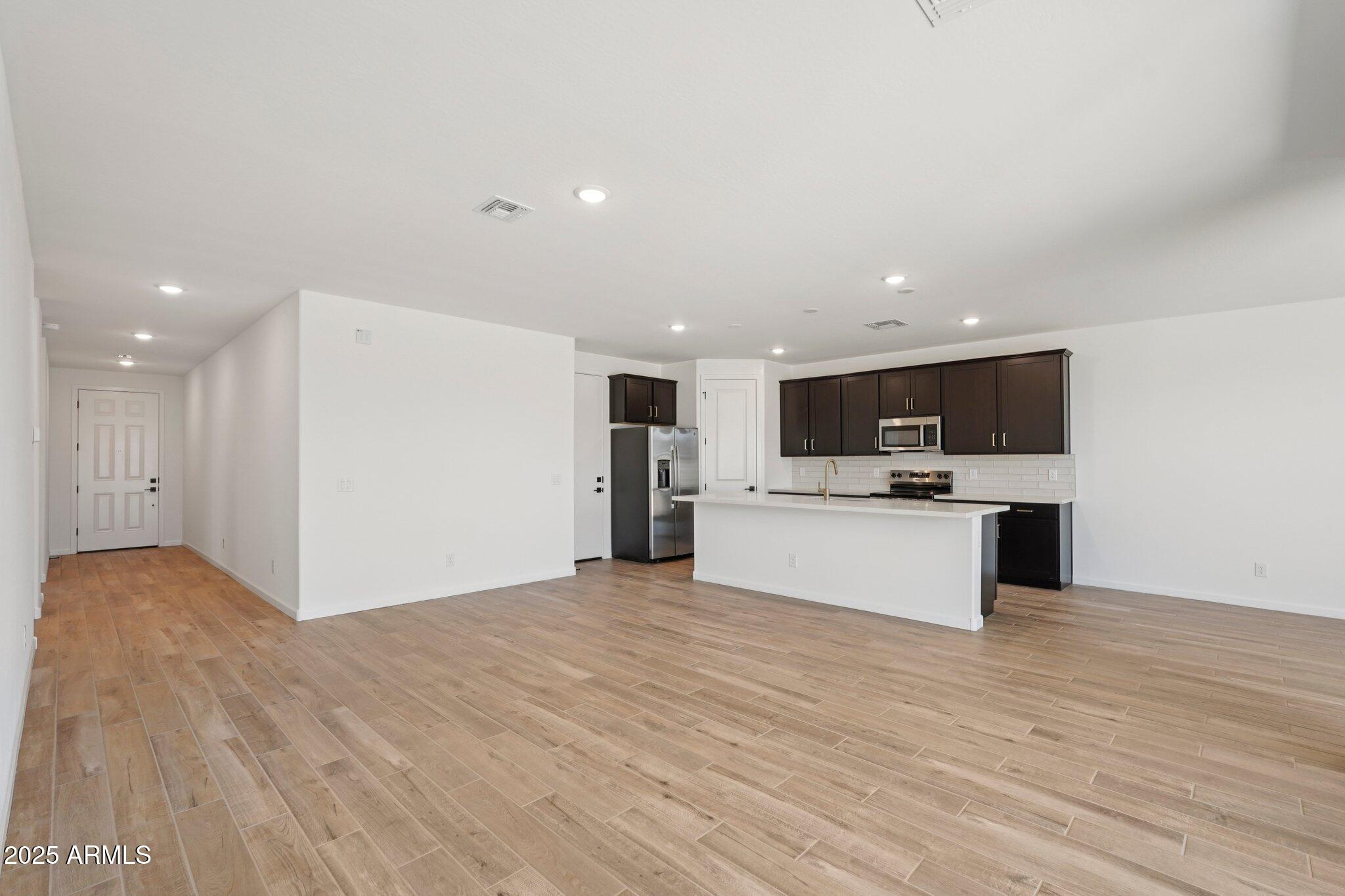 15785 W BERYL Avenue