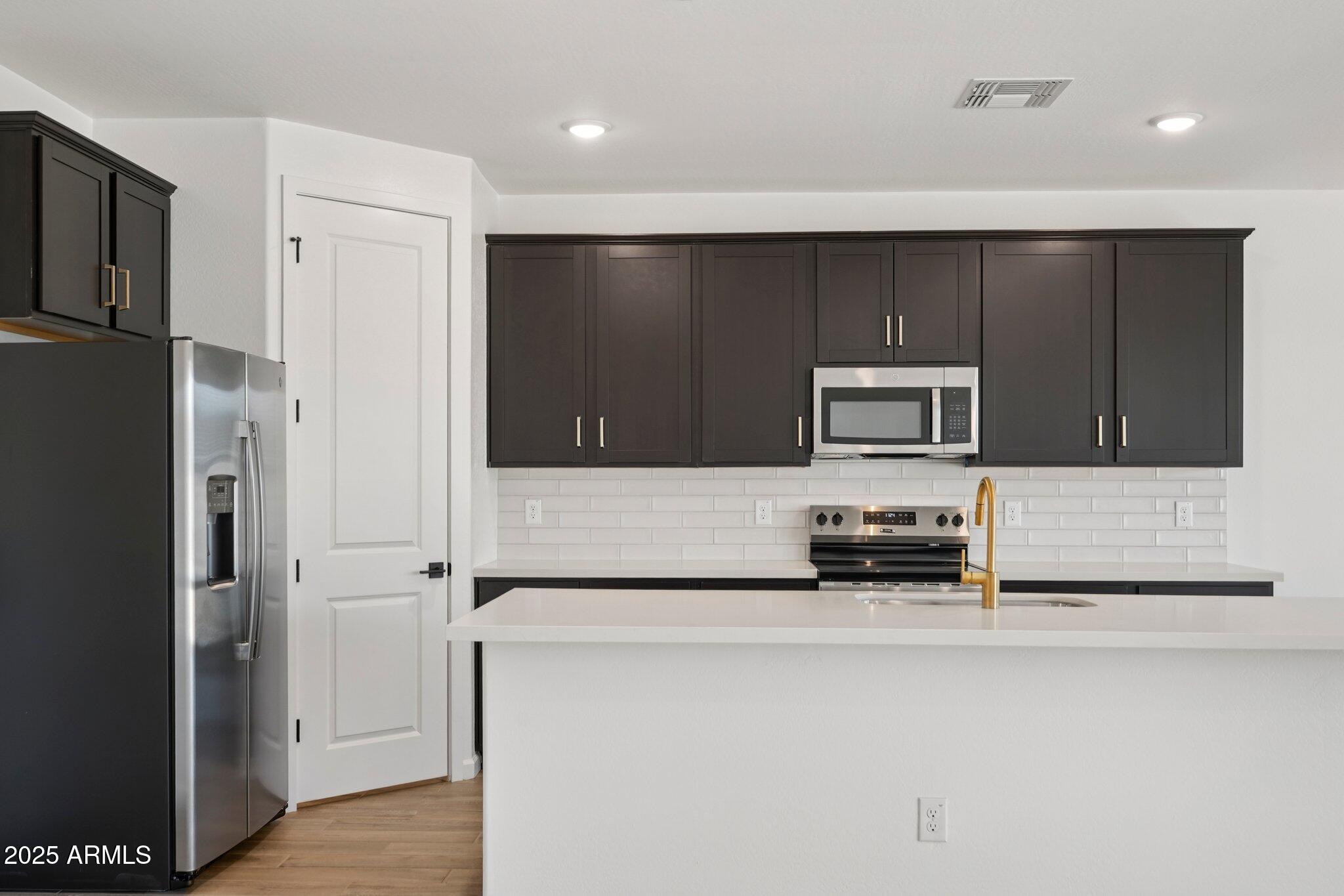 15785 W BERYL Avenue