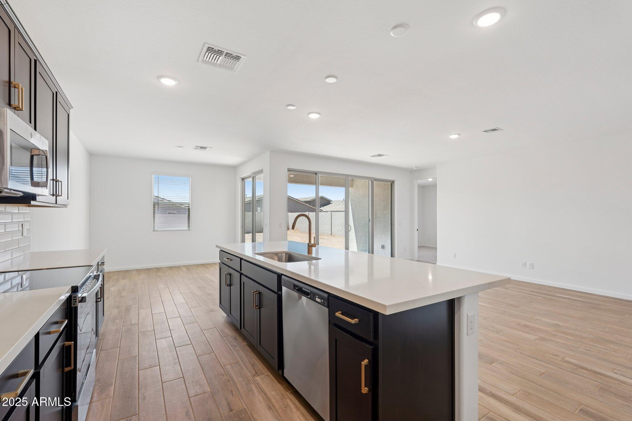 15785 W BERYL Avenue