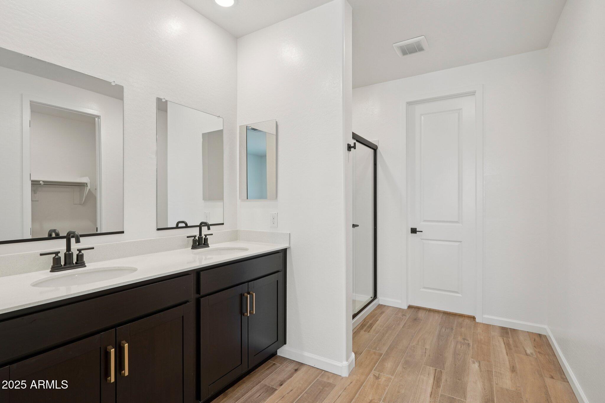 15785 W BERYL Avenue