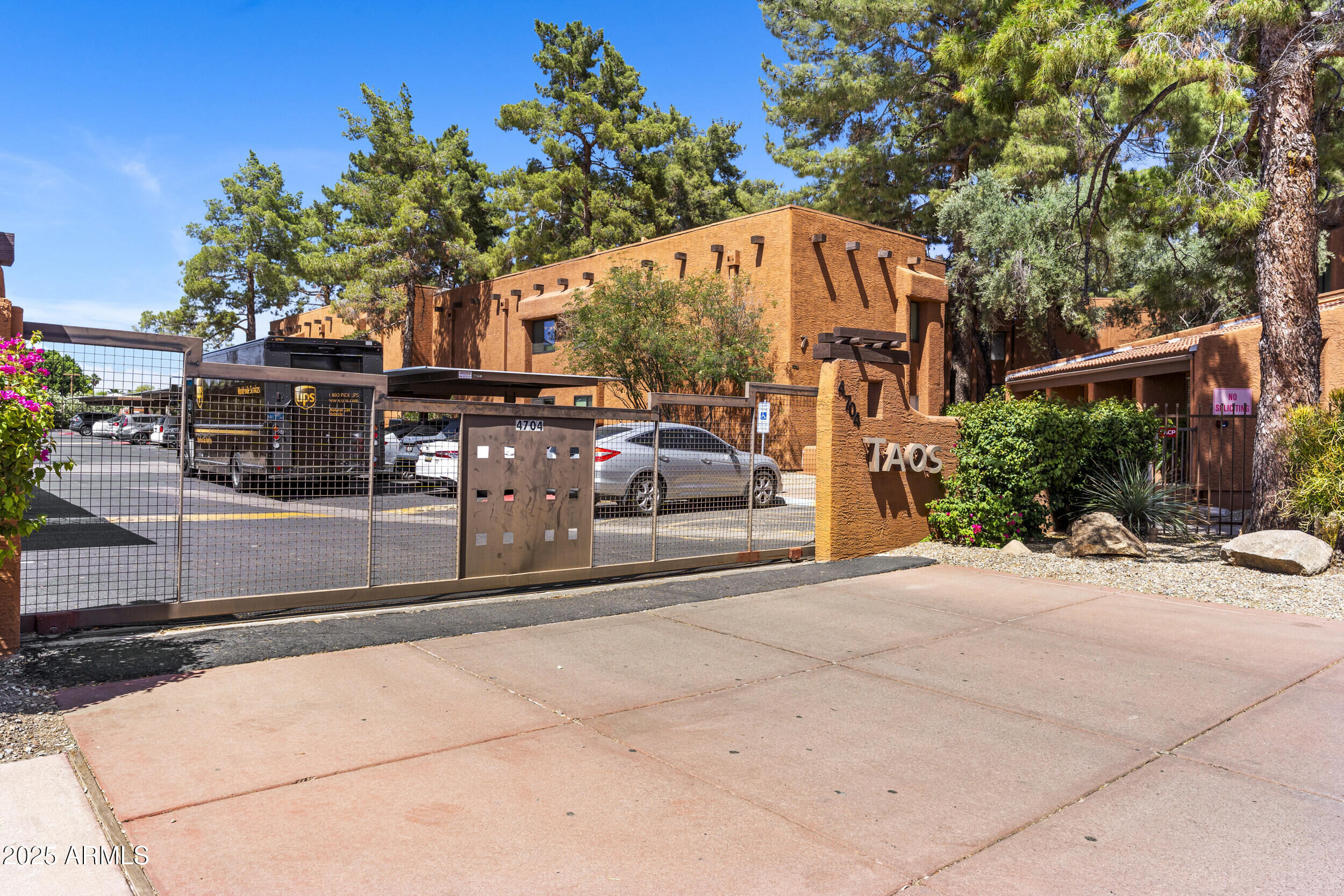 4704 E Paradise Village Parkway N, 236