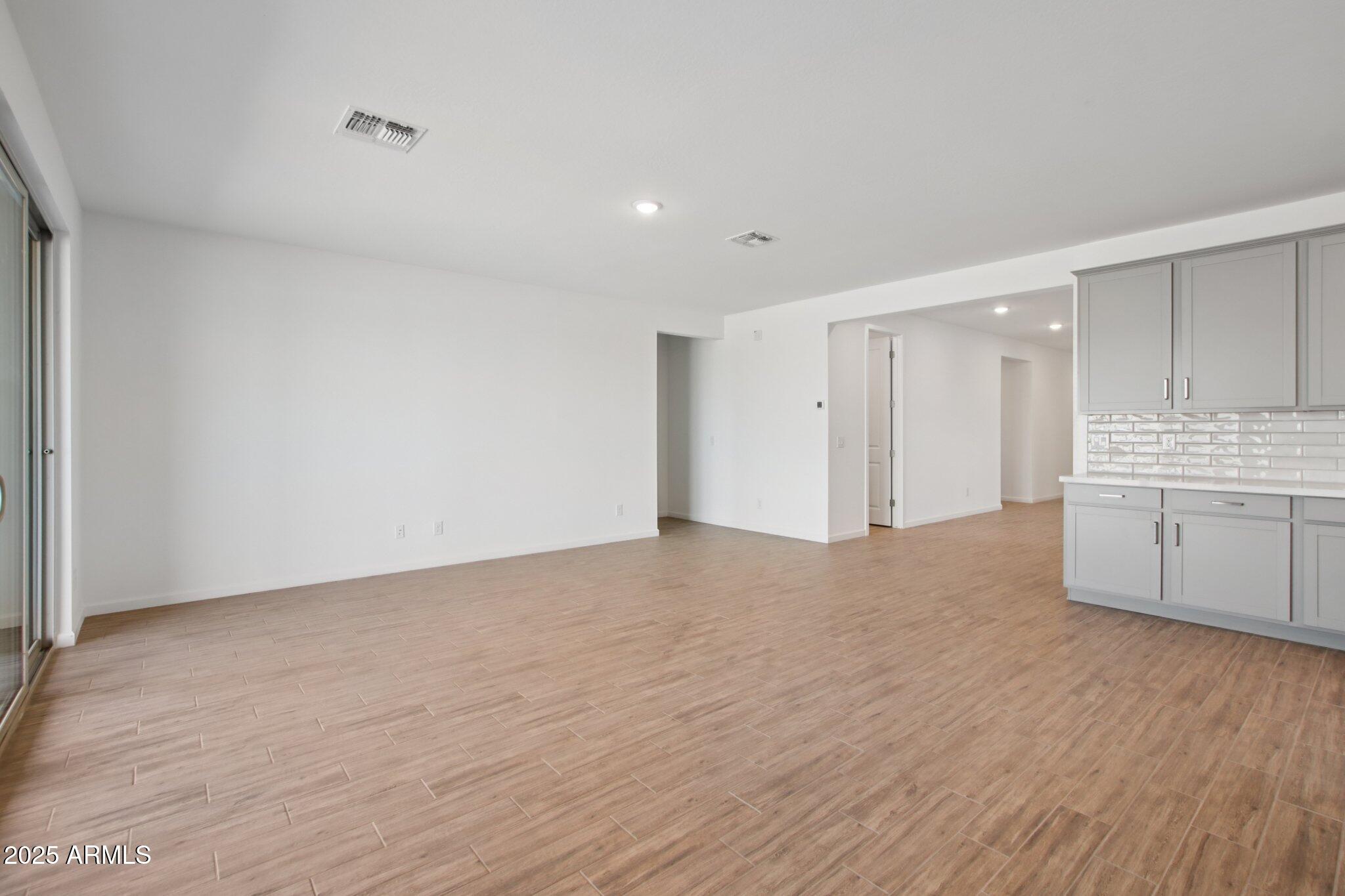 15734 W BROWN Street