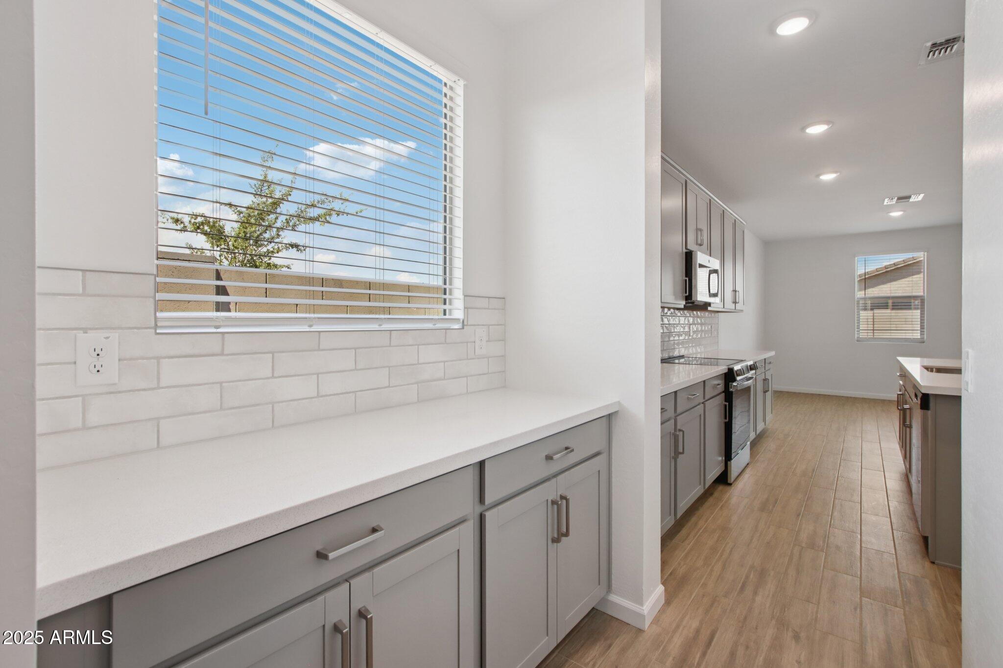 15734 W BROWN Street