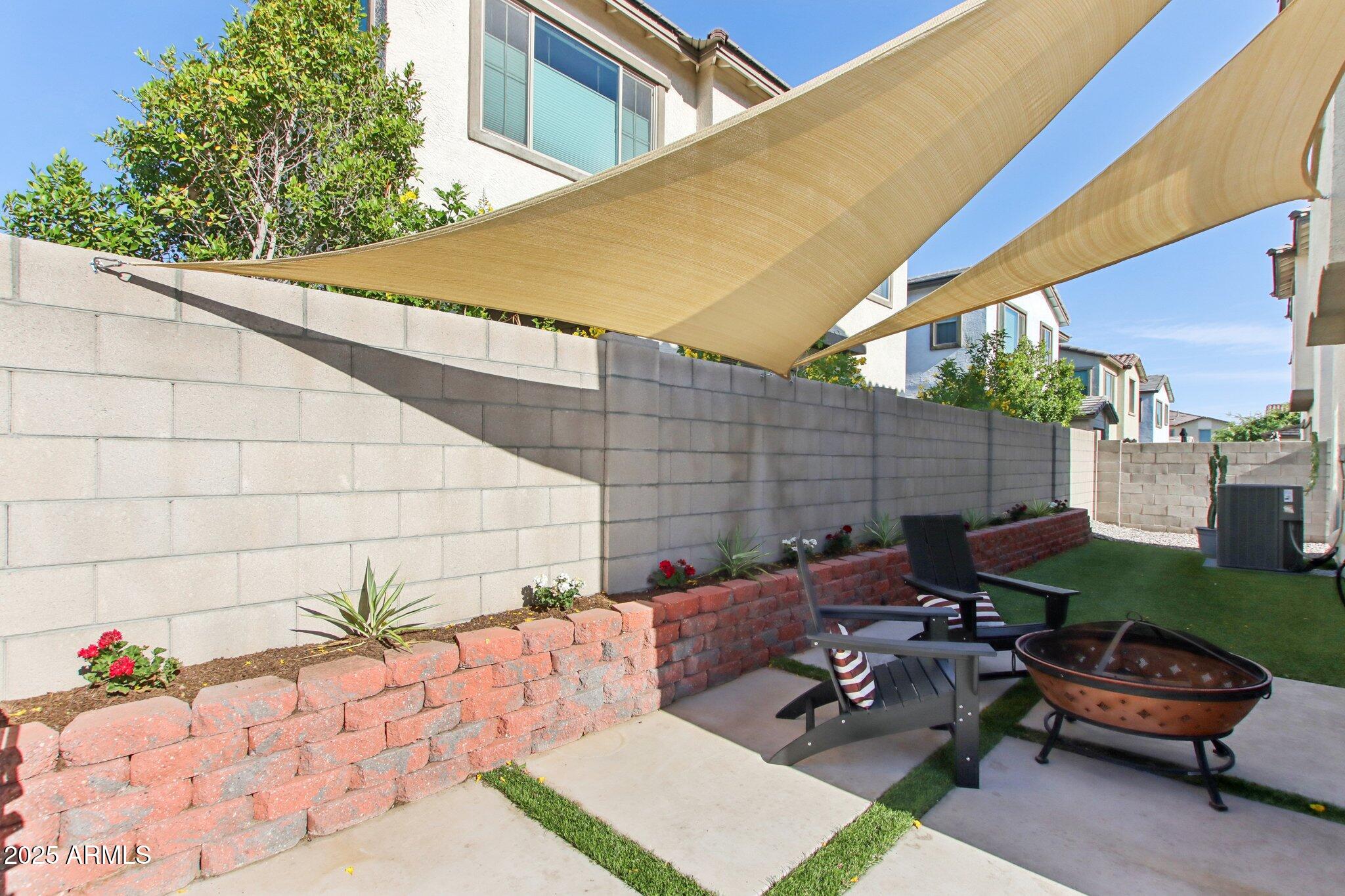 6641 N DESERT SHADOW Lane