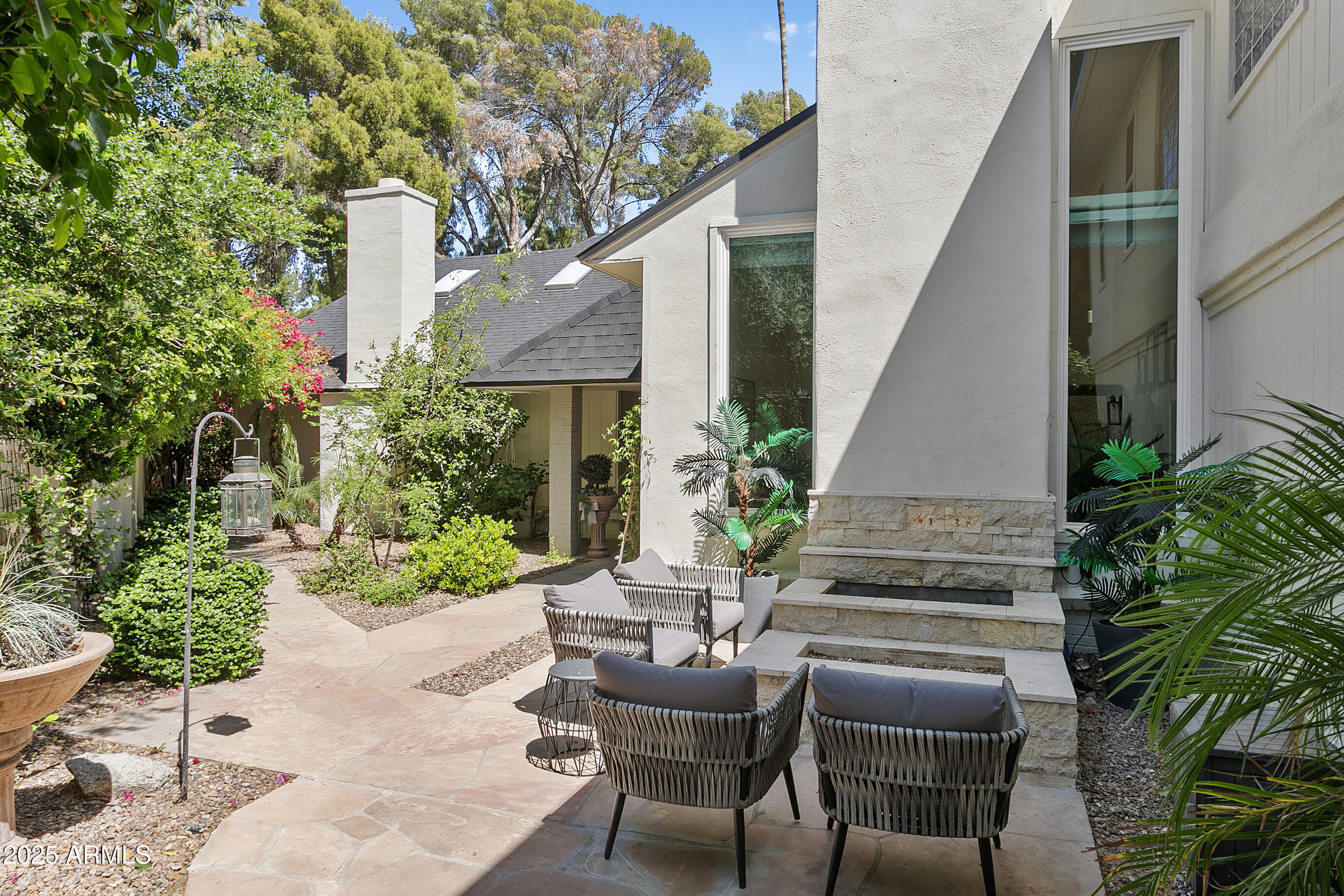 2108 E PASADENA Avenue