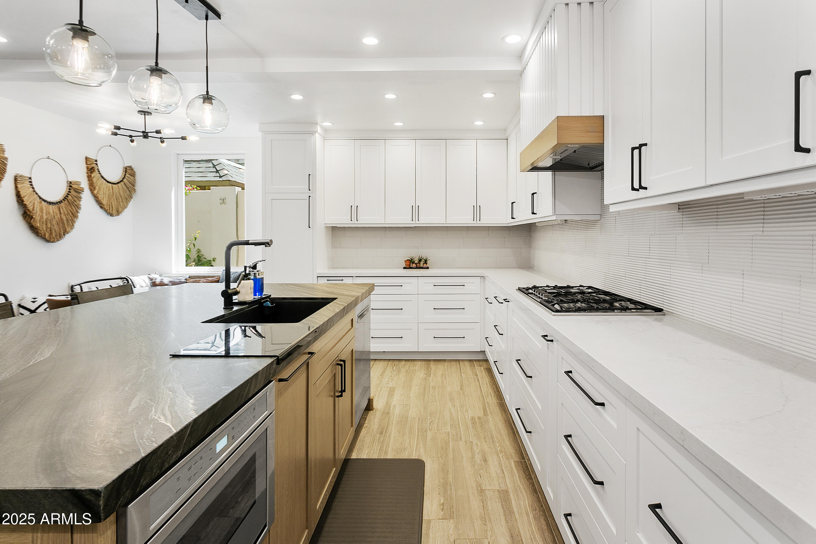 2108 E PASADENA Avenue