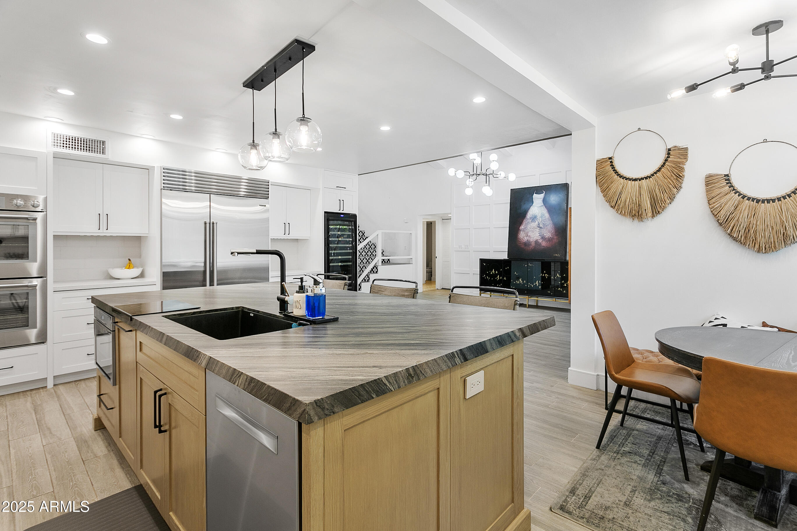 2108 E PASADENA Avenue