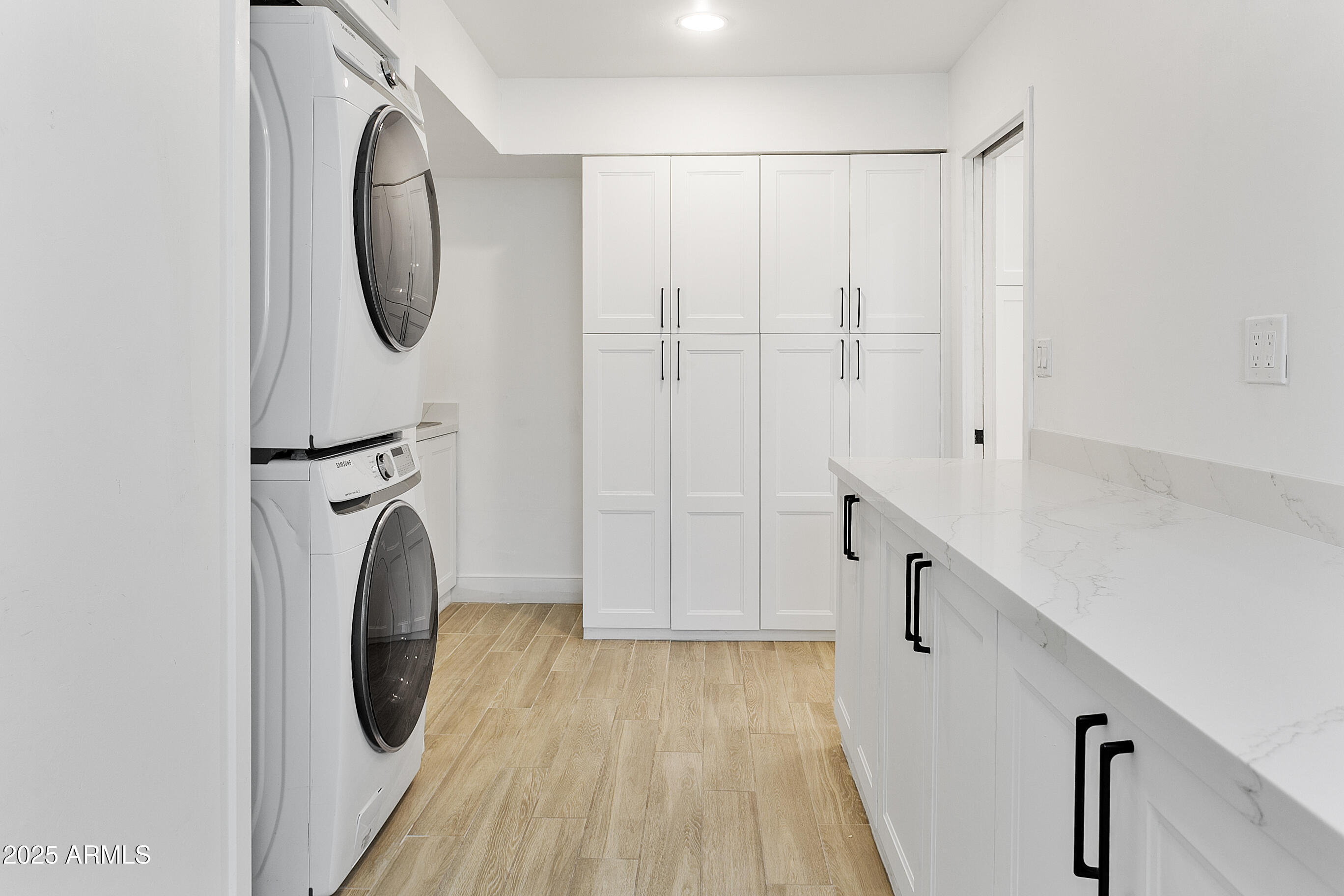 2108 E PASADENA Avenue