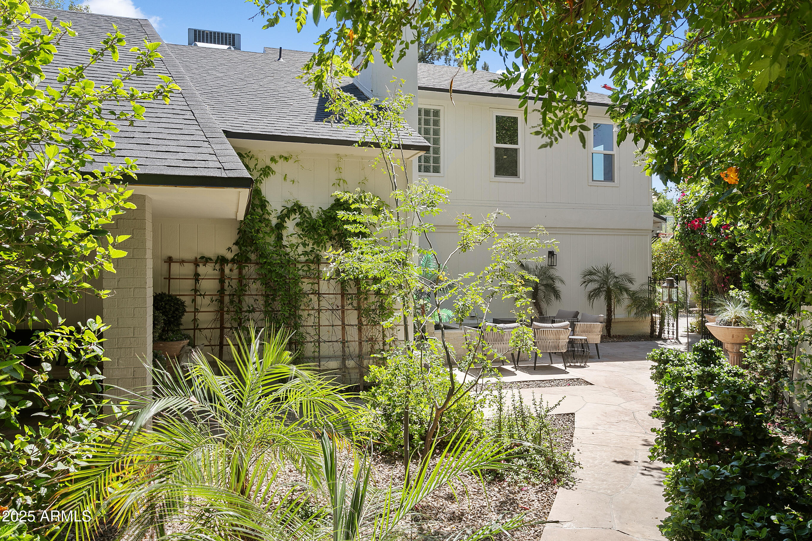 2108 E PASADENA Avenue