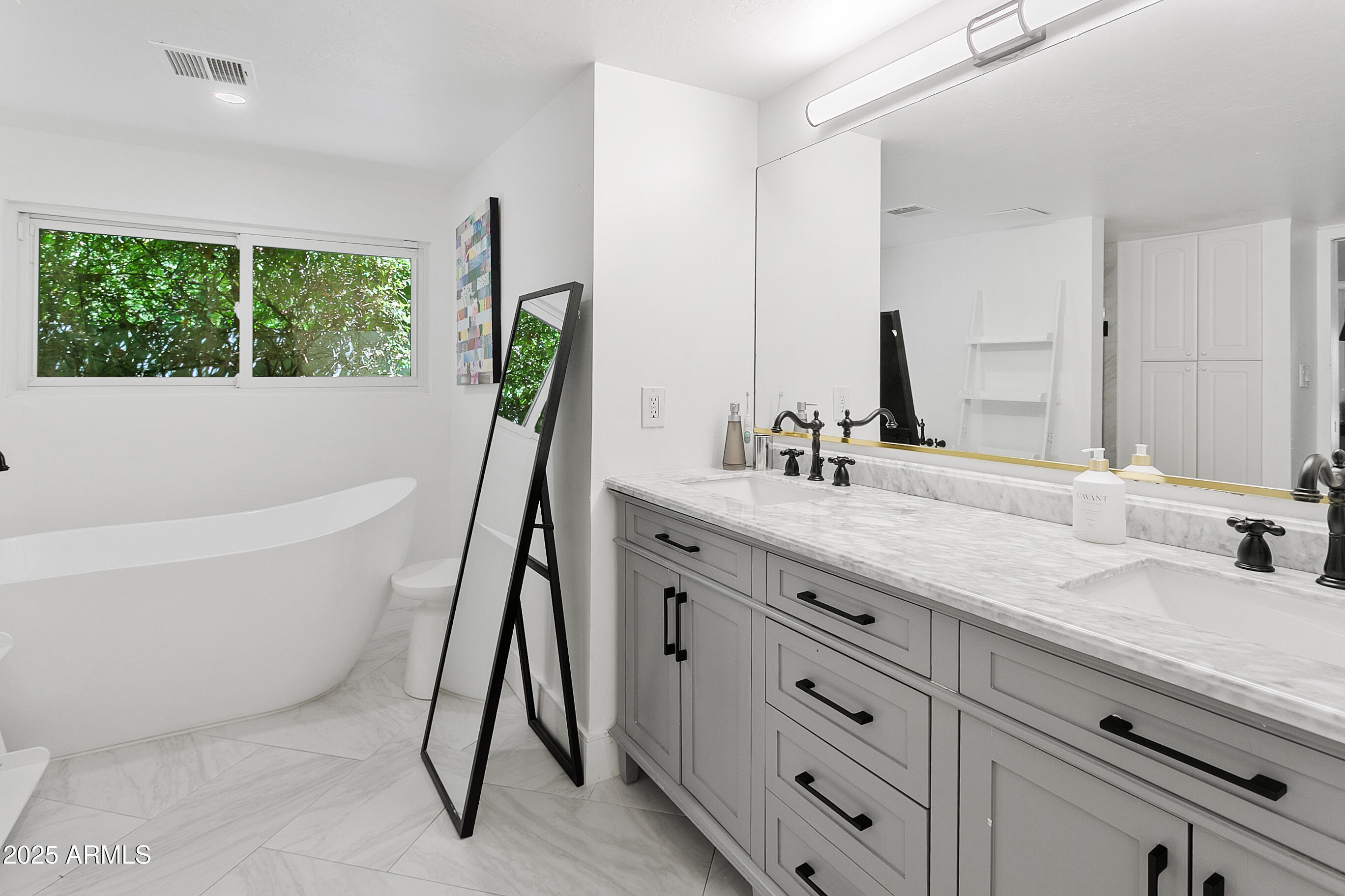 2108 E PASADENA Avenue