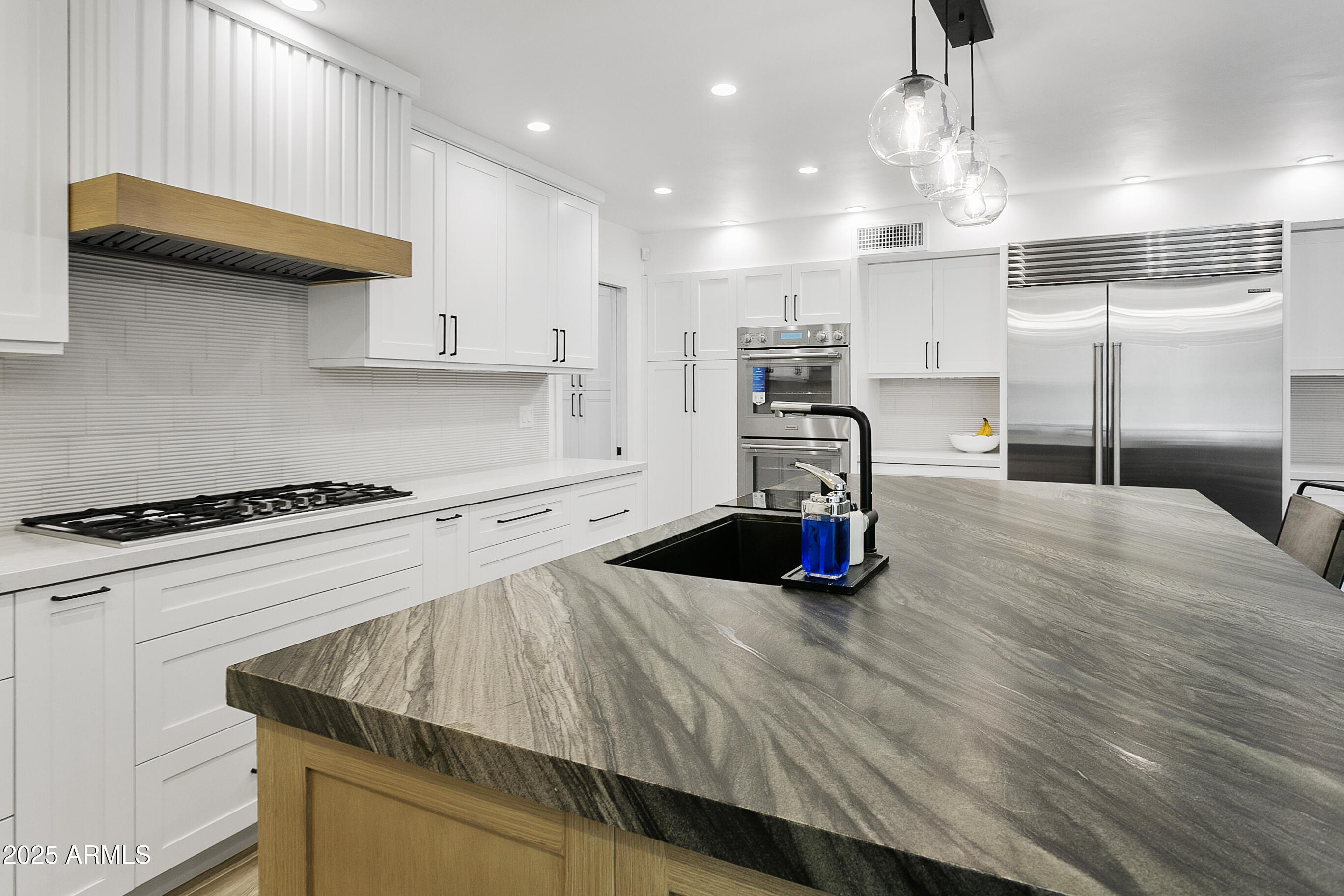 2108 E PASADENA Avenue