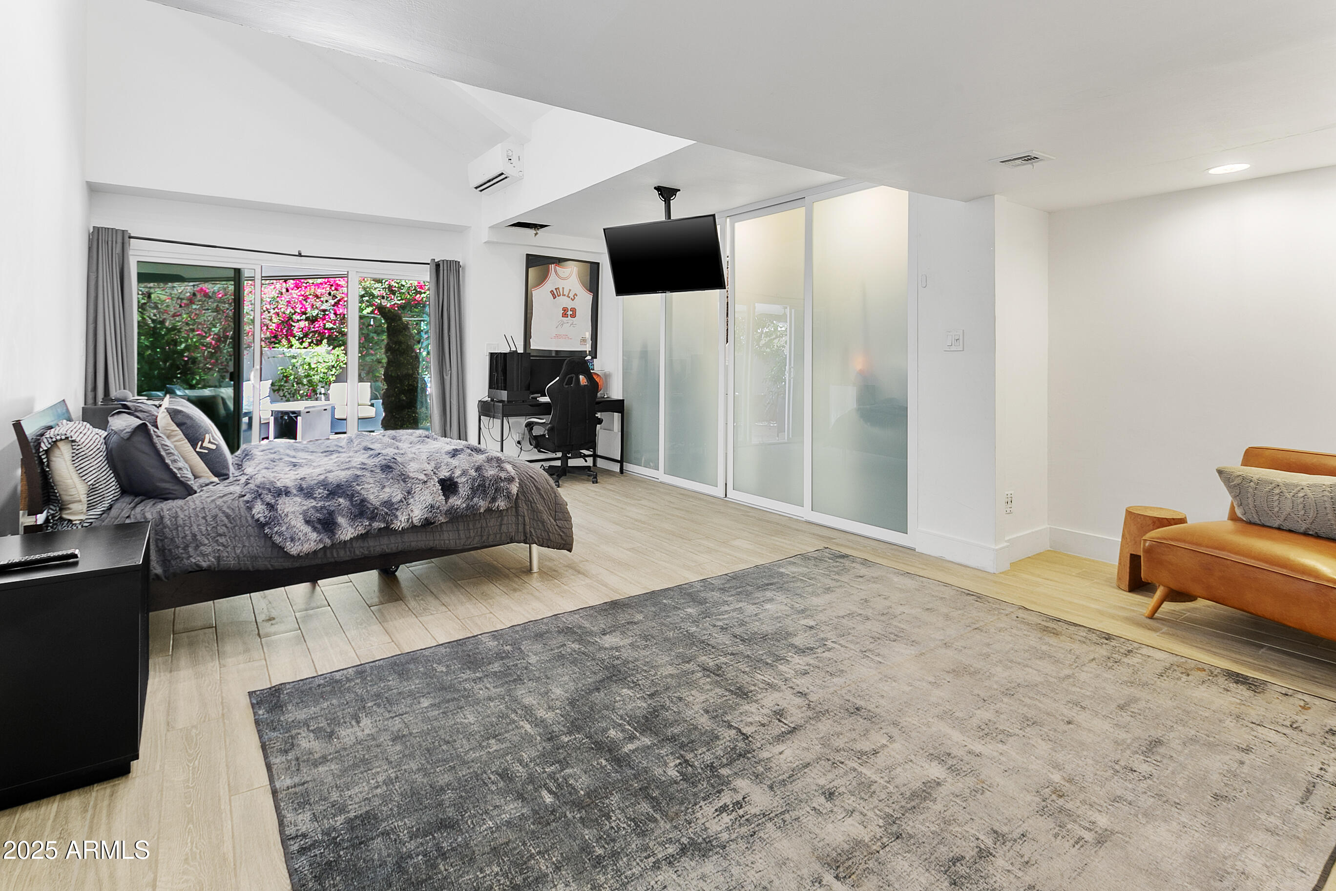 2108 E PASADENA Avenue