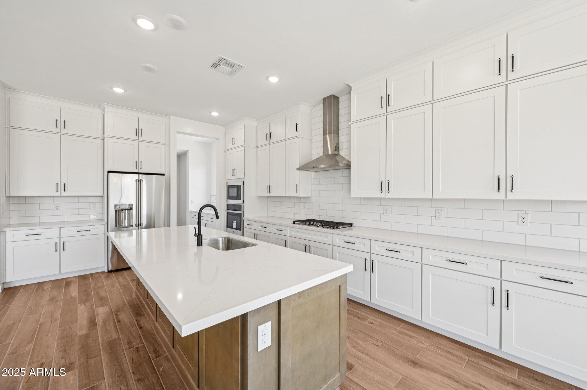 22937 E TWIN ACRES Drive