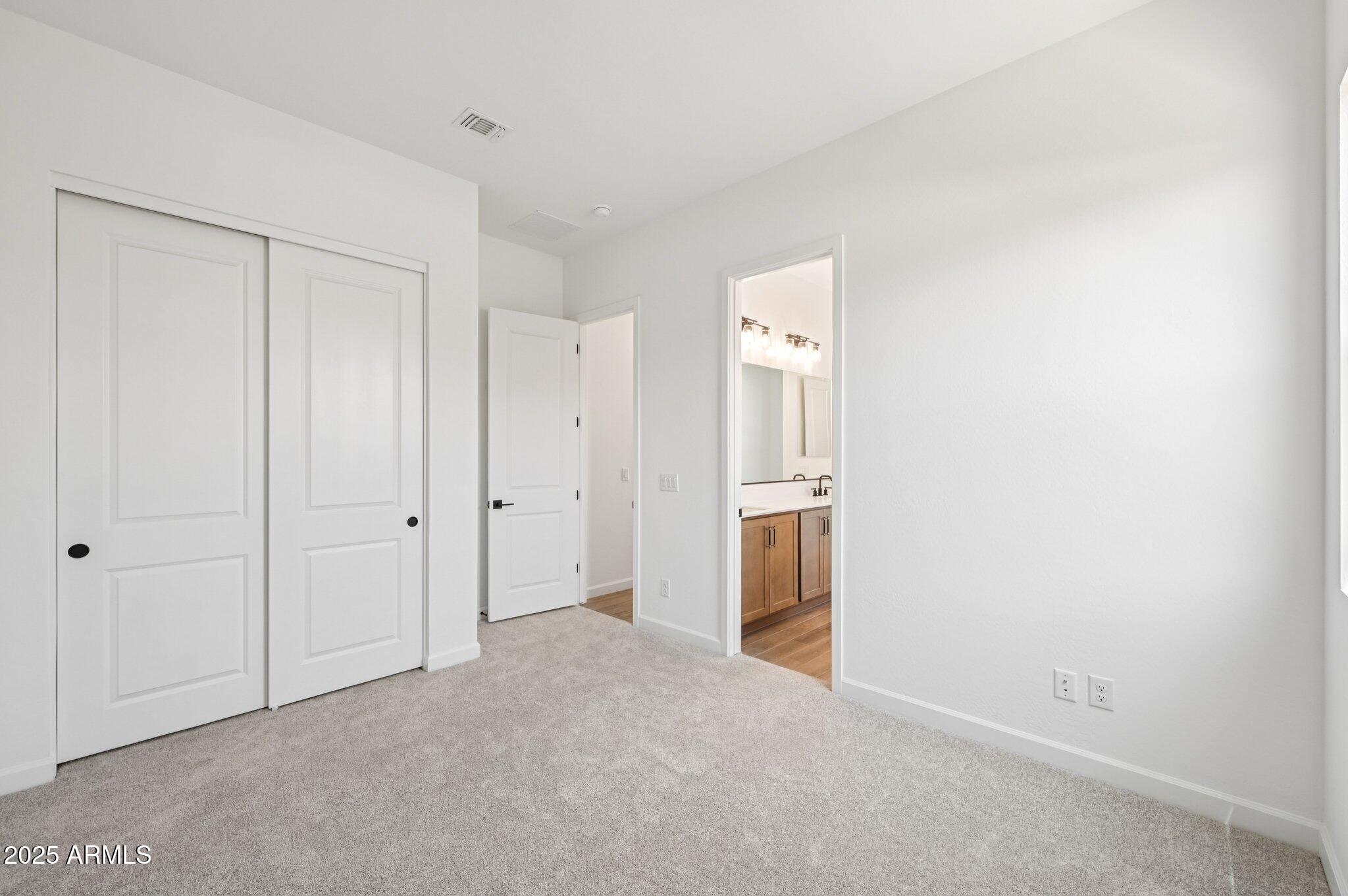 22937 E TWIN ACRES Drive