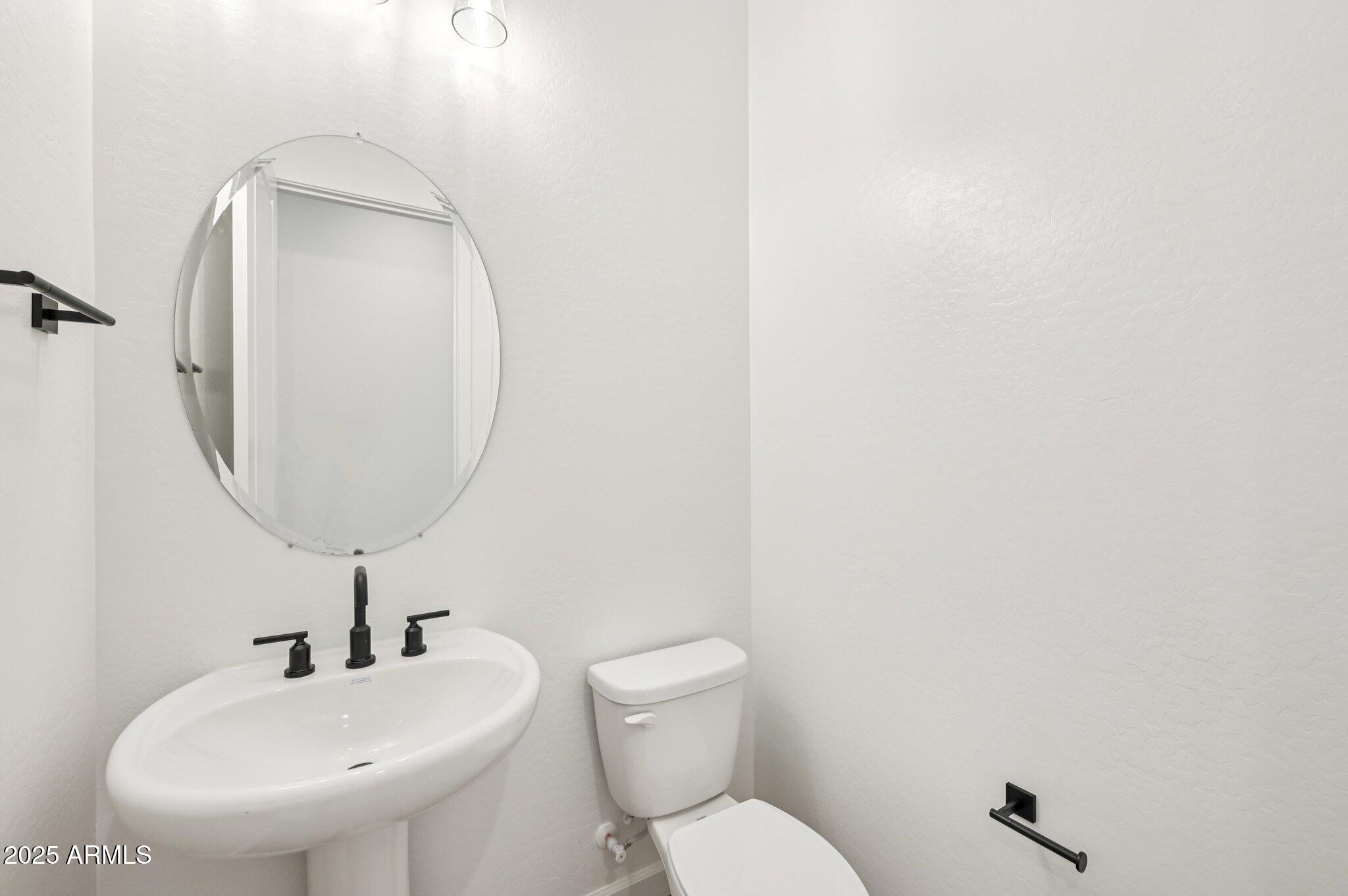 22937 E TWIN ACRES Drive