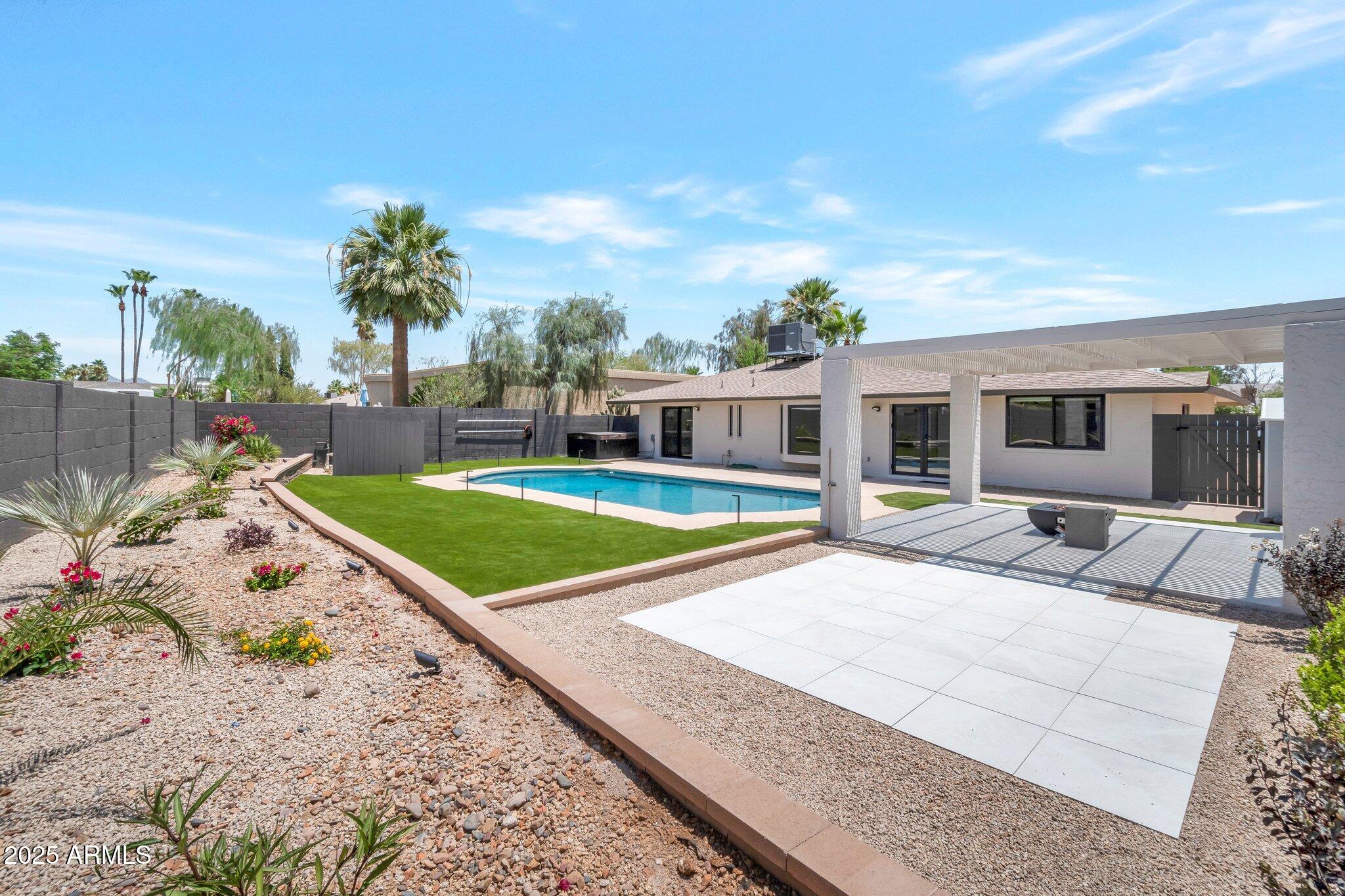 6620 E PARADISE Lane