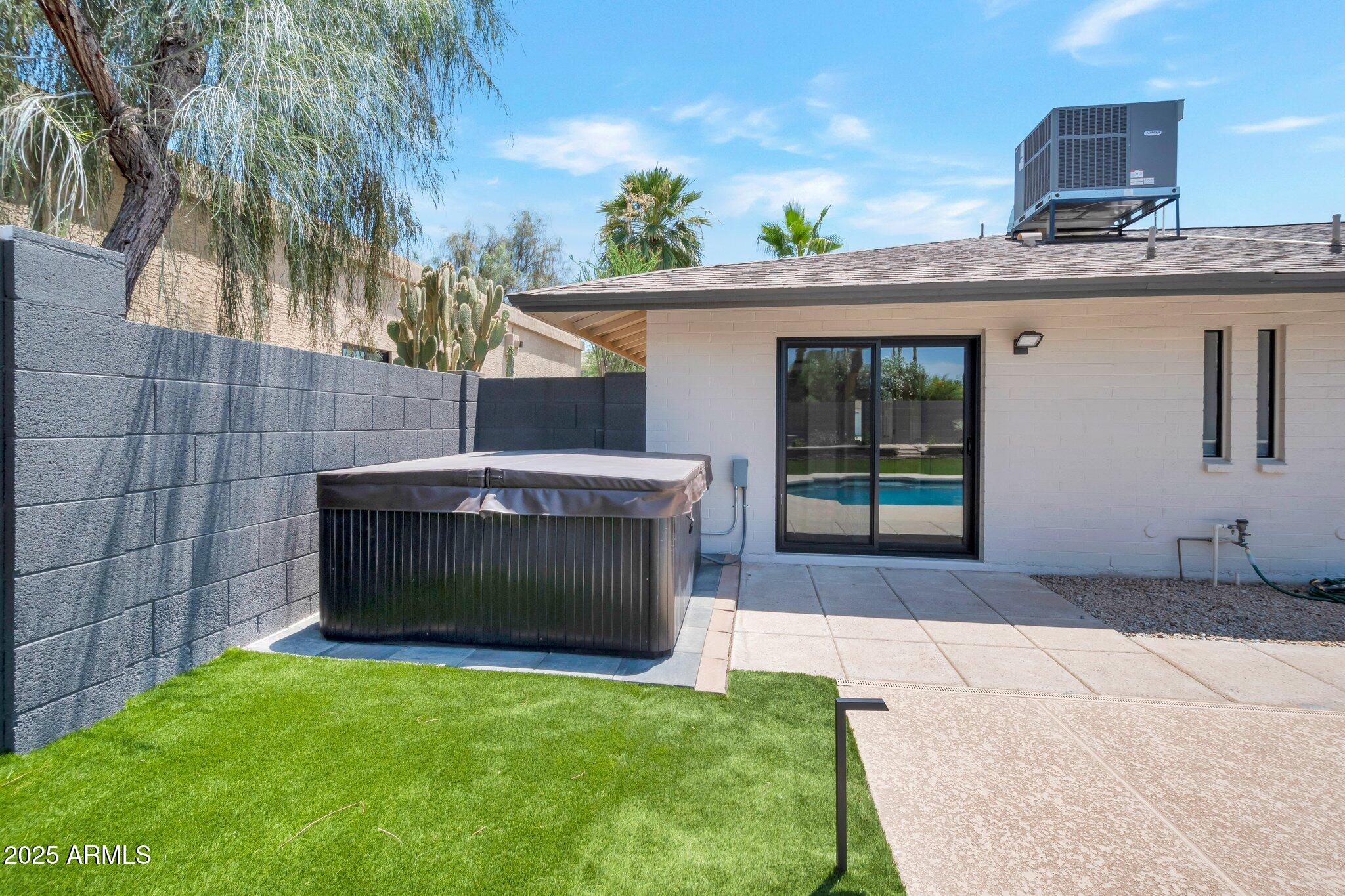 6620 E PARADISE Lane