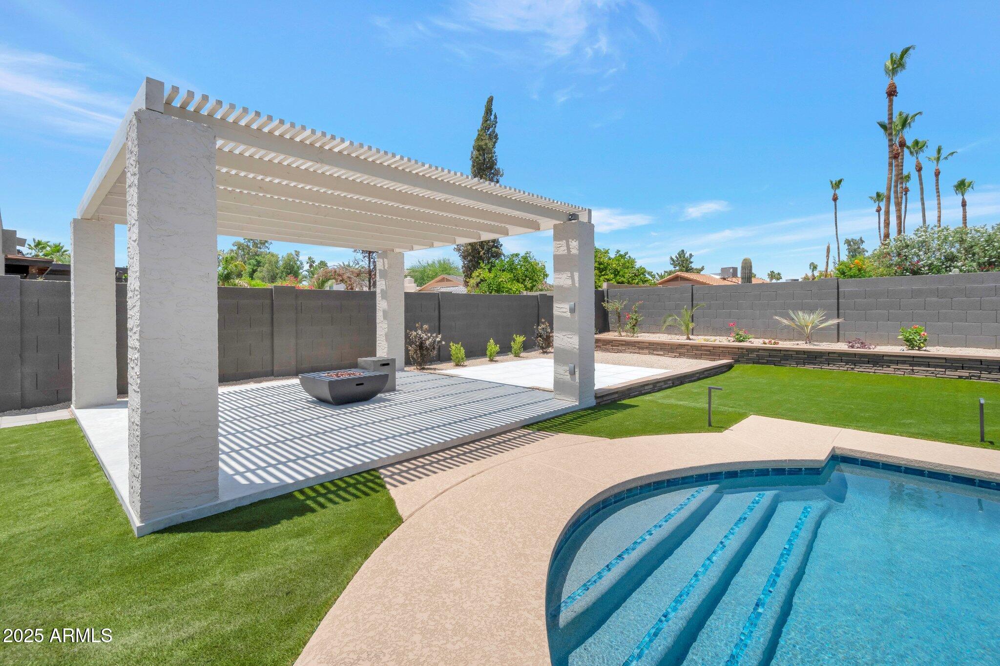 6620 E PARADISE Lane