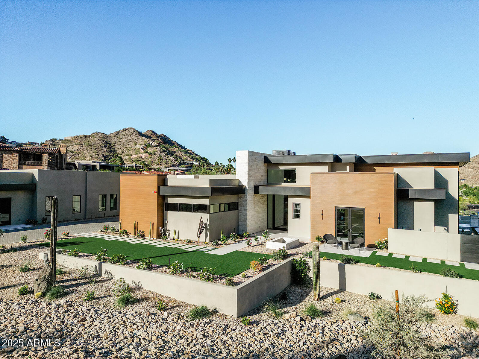 7215 N BLACK ROCK Trail