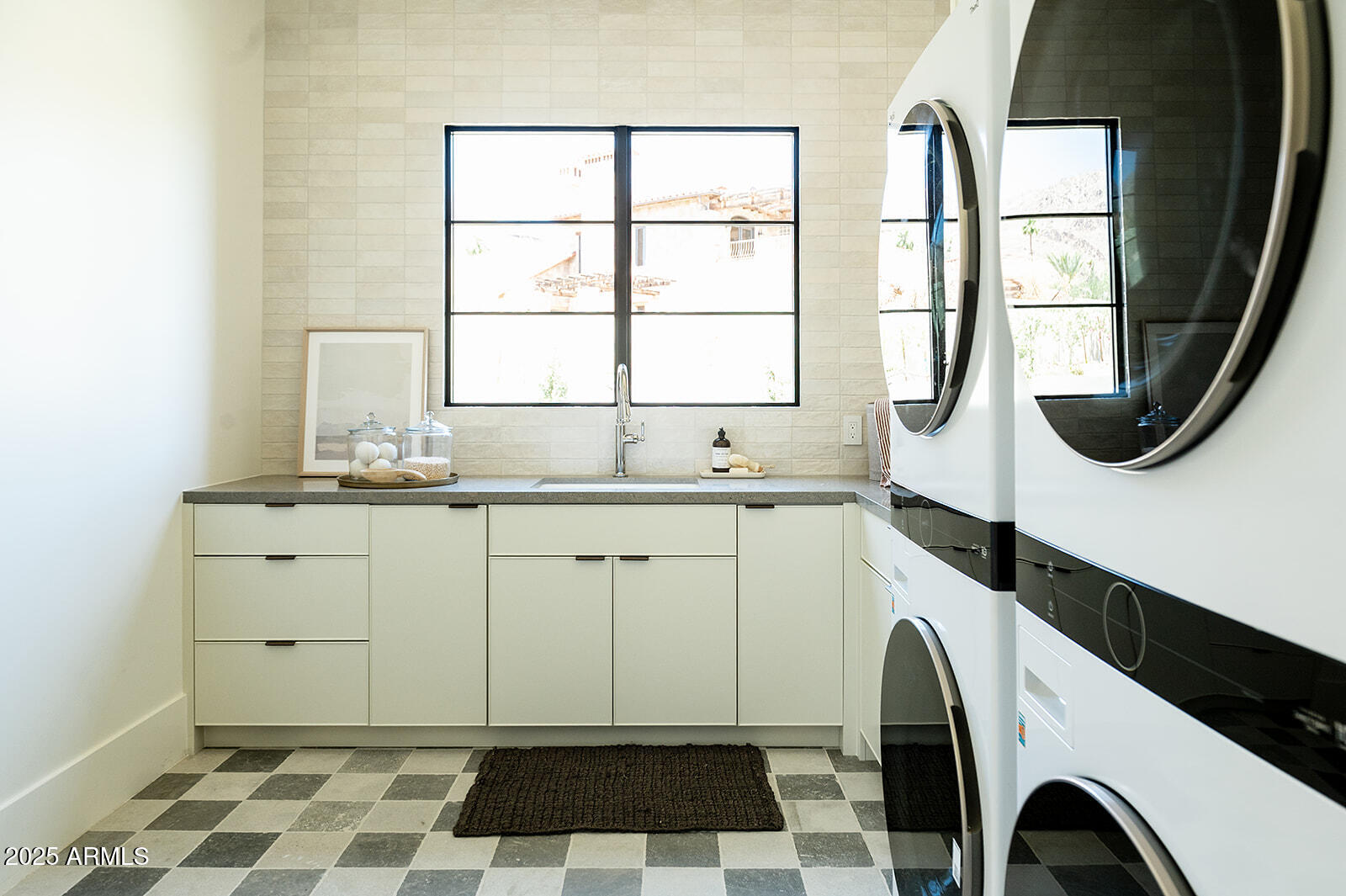 7215 N BLACK ROCK Trail