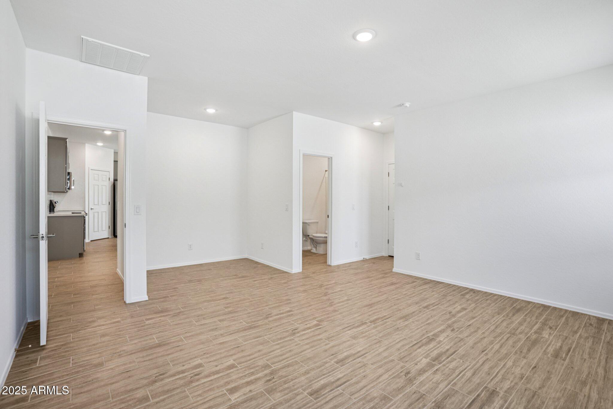 24096 W BOWKER Street