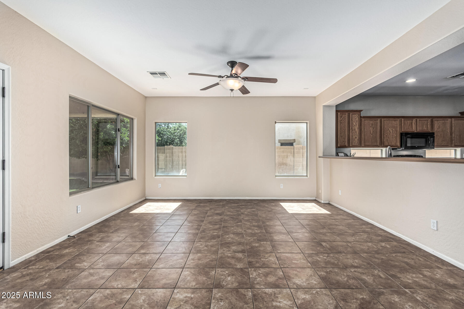 4507 E LANTERN Place