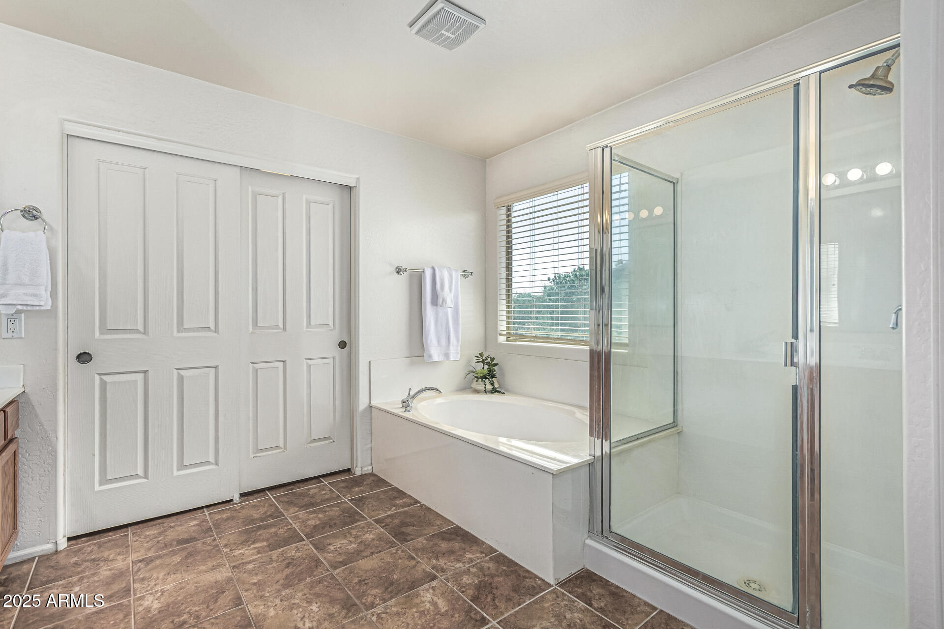 4507 E LANTERN Place