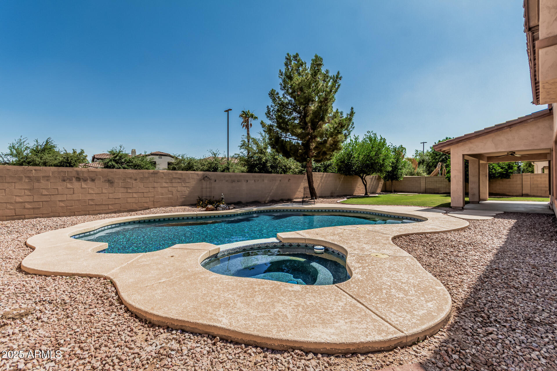 4507 E LANTERN Place