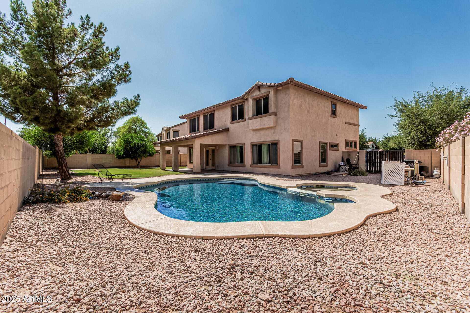 4507 E LANTERN Place