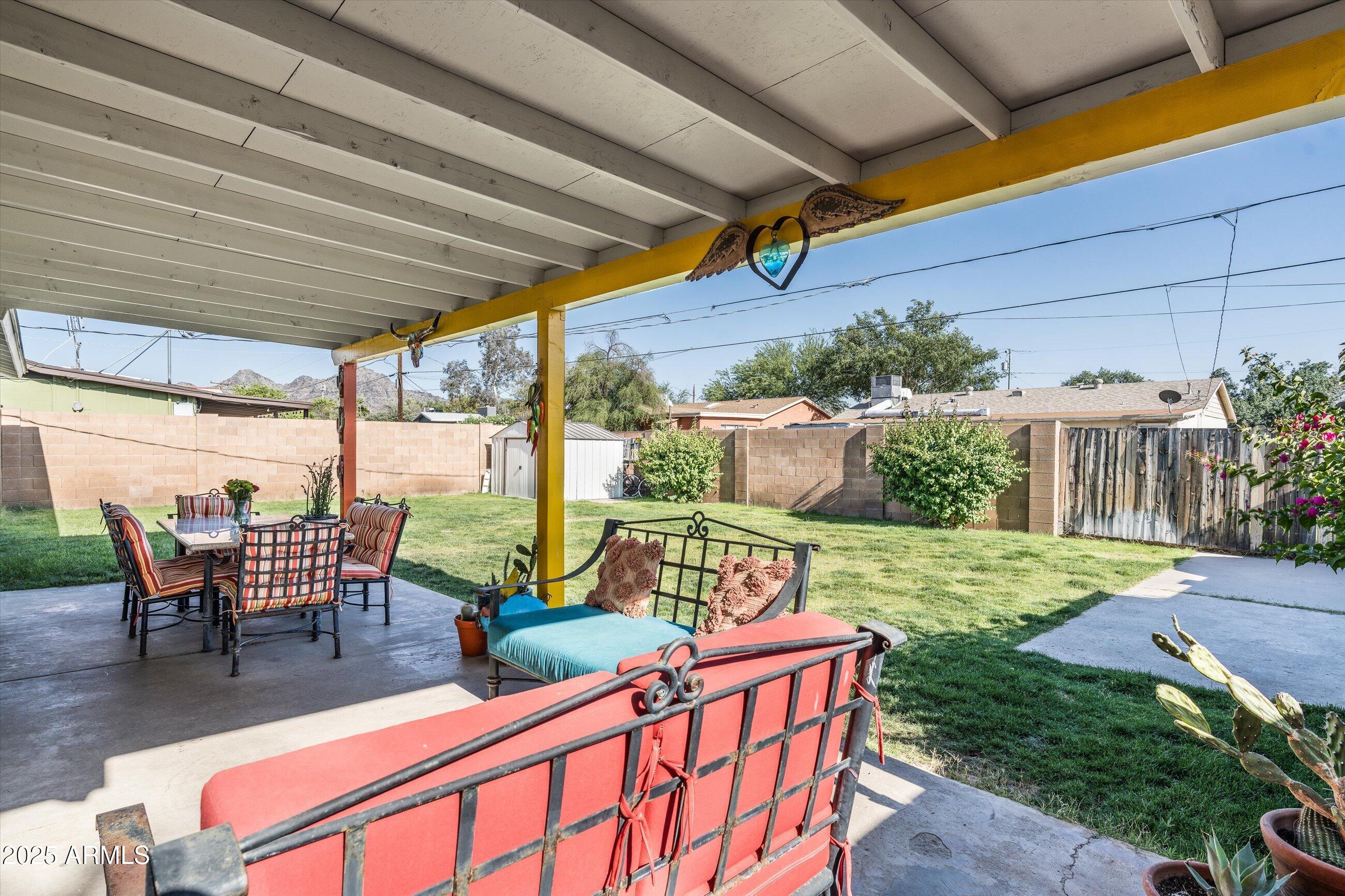 1027 E EL CAMINO Drive