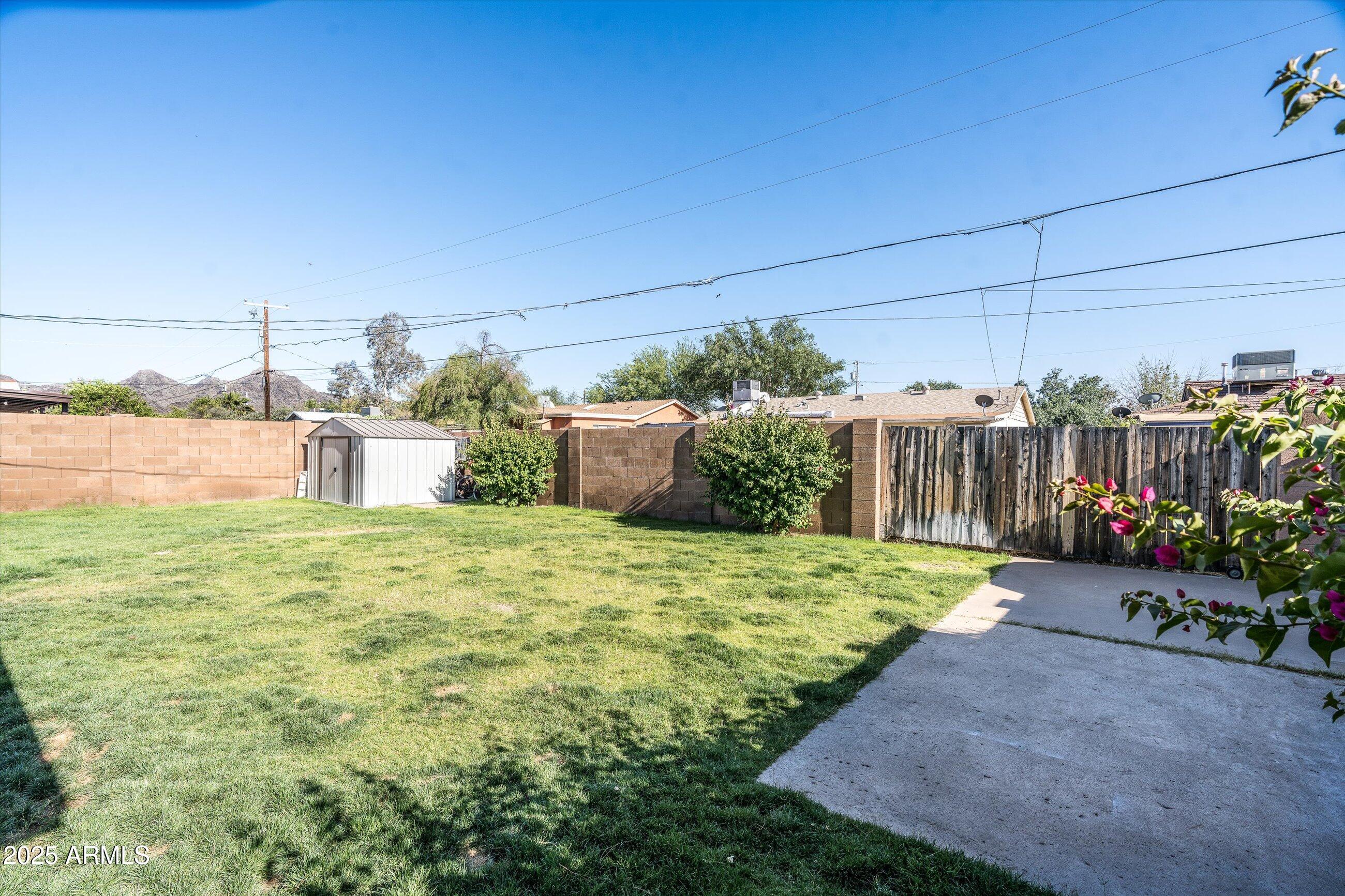 1027 E EL CAMINO Drive
