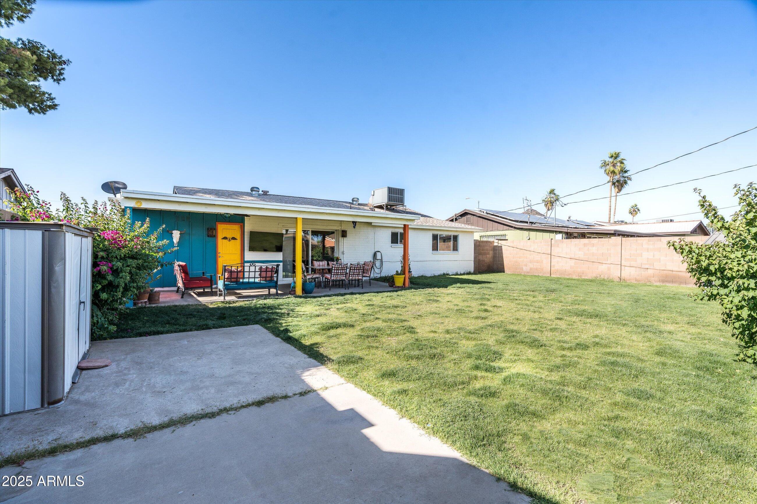 1027 E EL CAMINO Drive